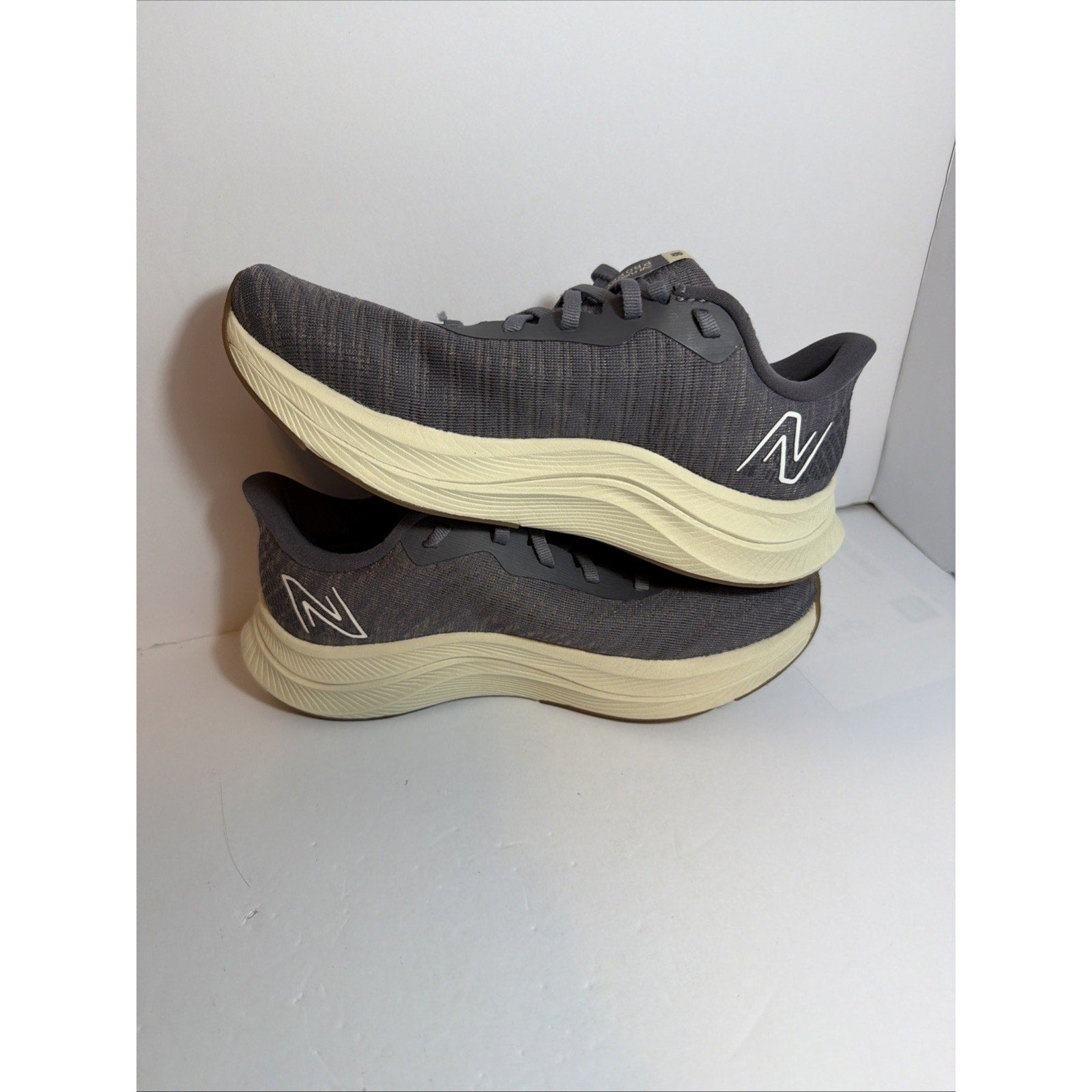 Size 5y - New Balance Fuel Cell