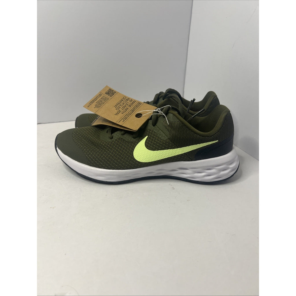 Size 6y - Nike Revolution