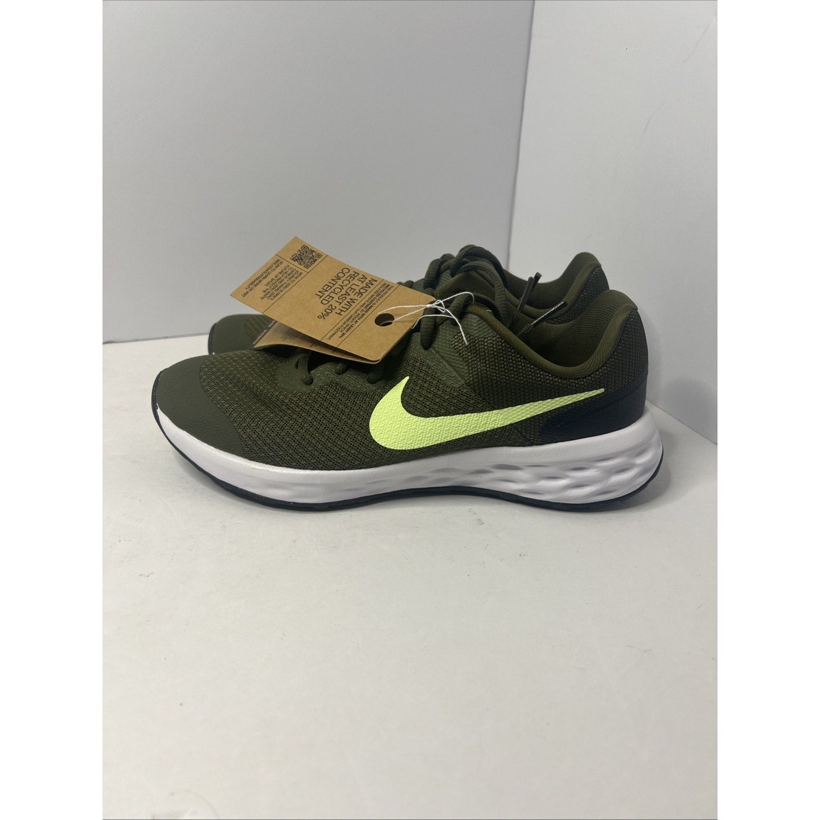 Size 6y - Nike Revolution