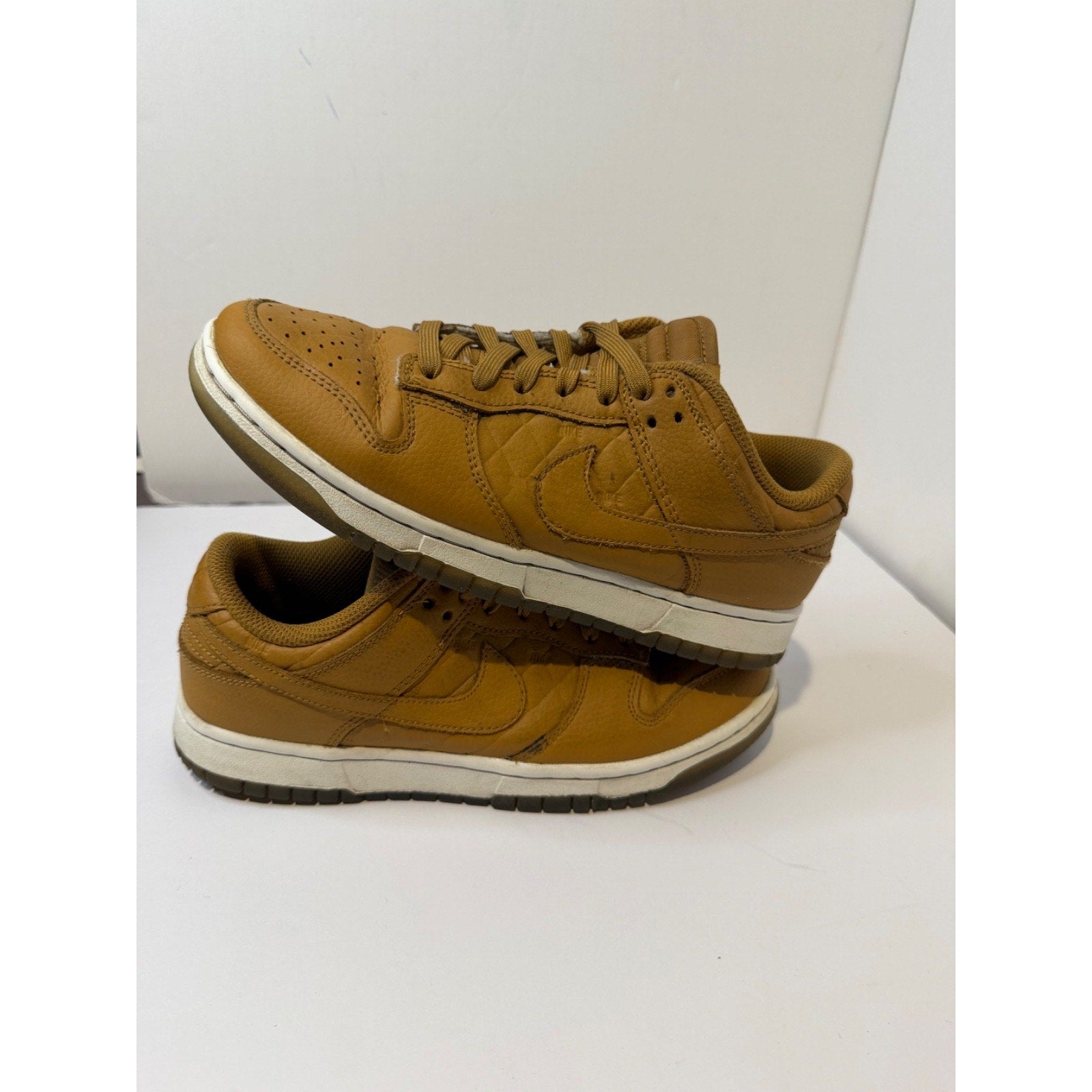 size 7.5 women - Dunk Low Tan