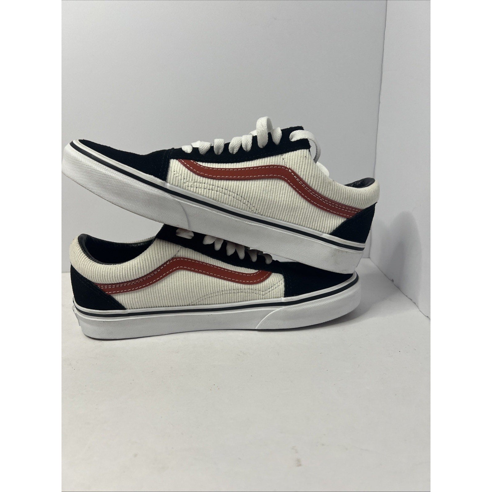 Size 6.5y - Vans White And Black Low