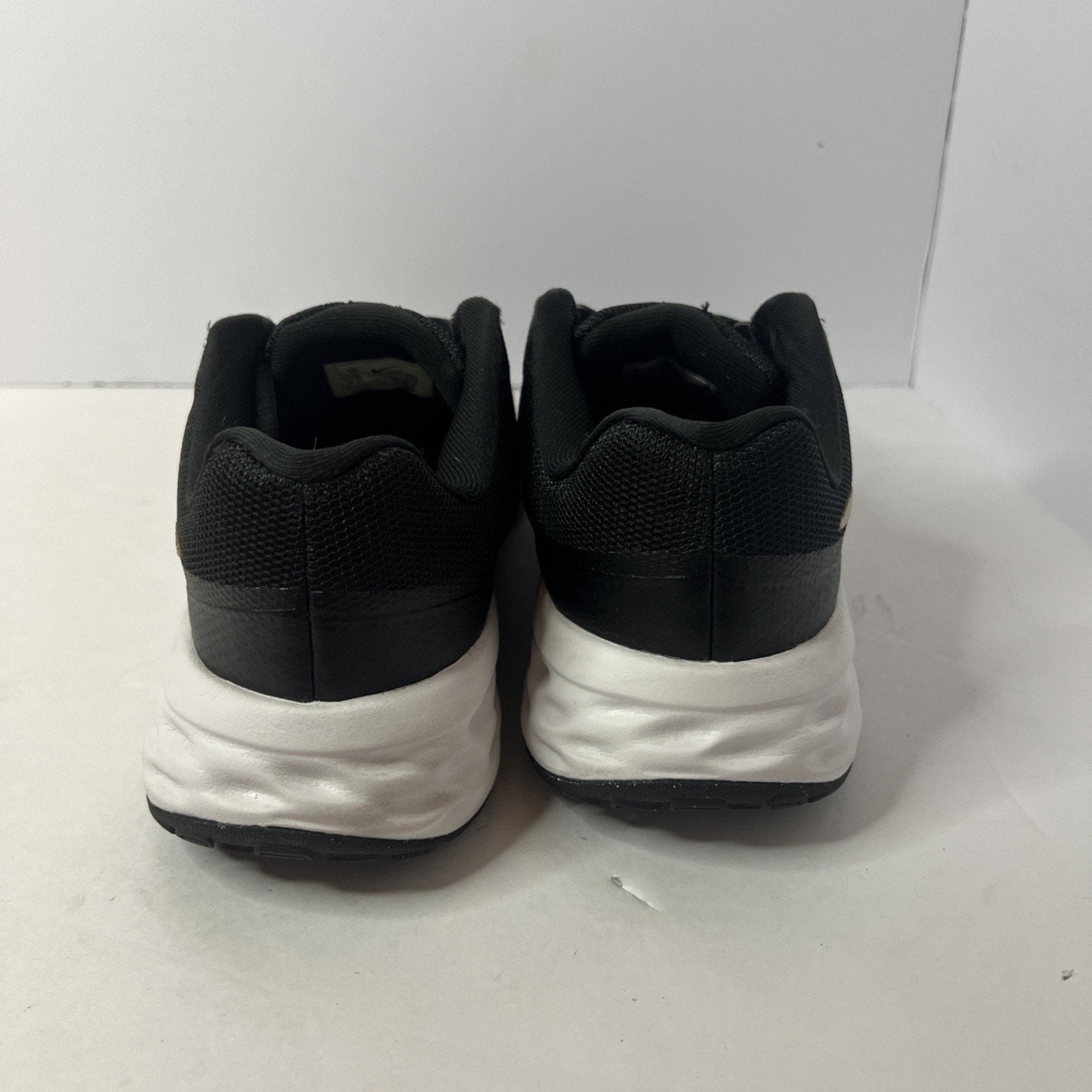 Size 7y - Nike Runner Black And Gold