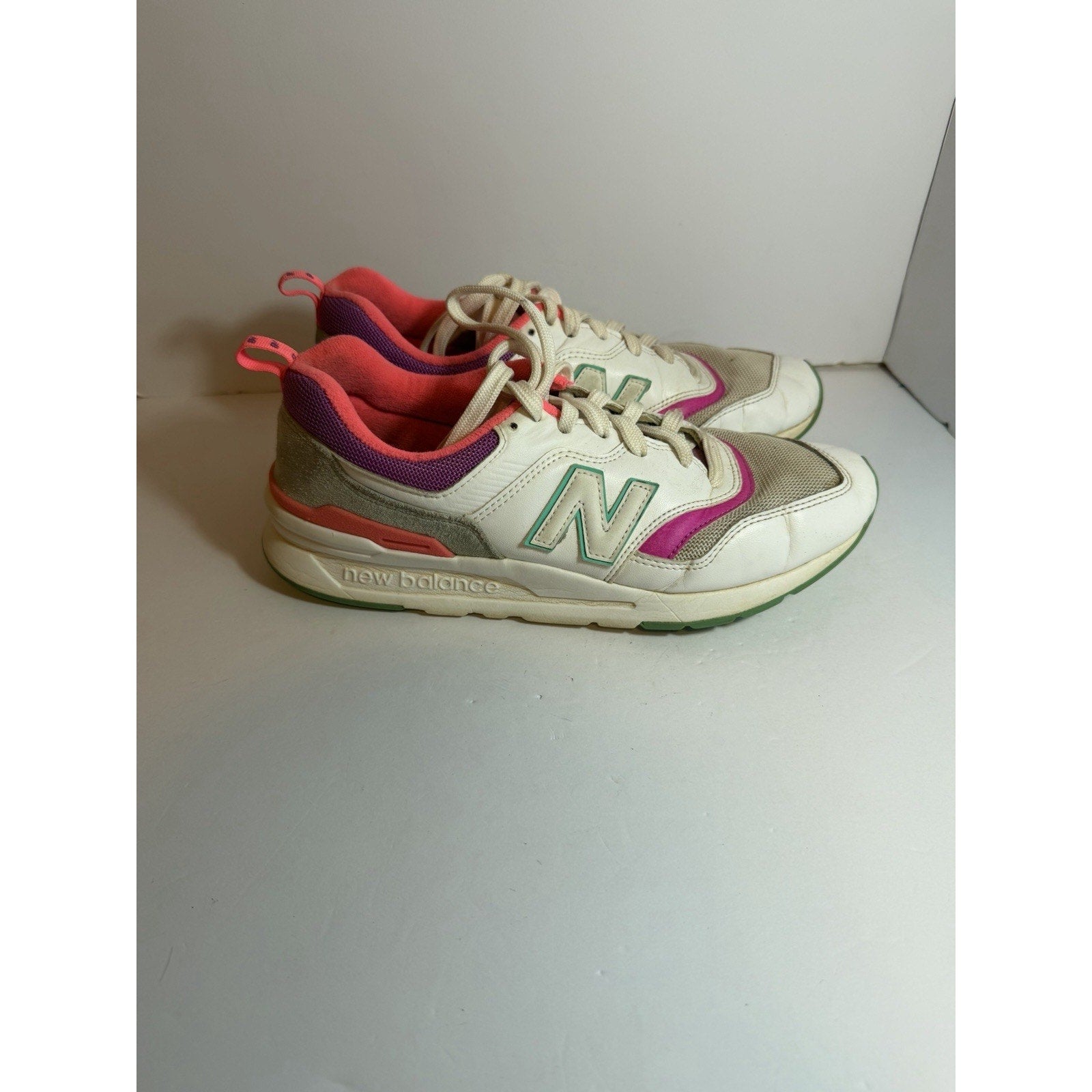 size 9 womens - new balance