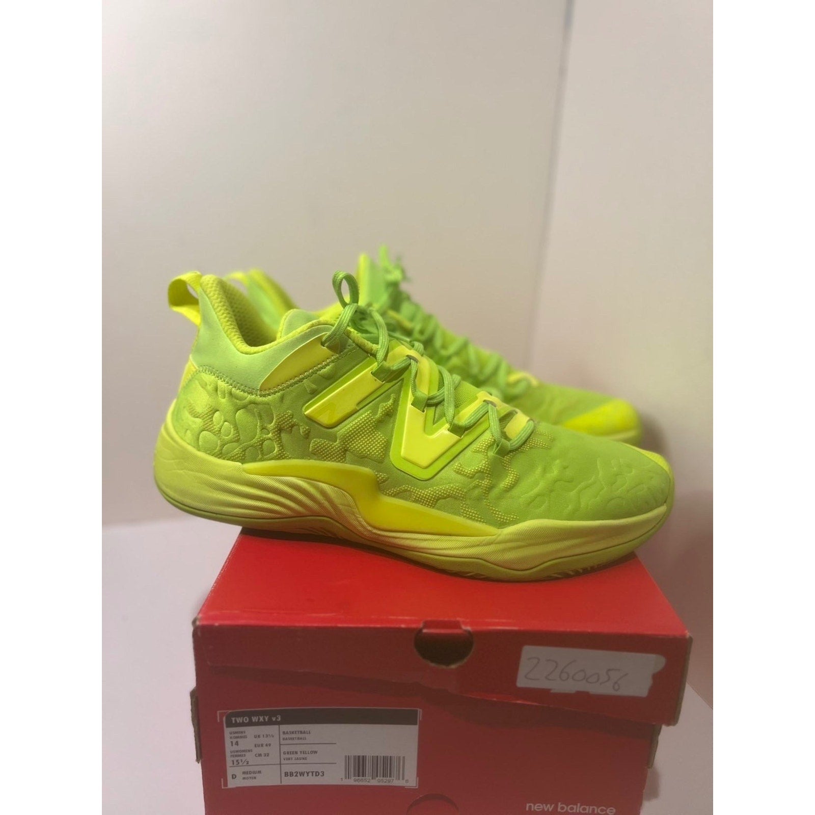 Size 14 - New Balance Two WXY V3 Pixel Green