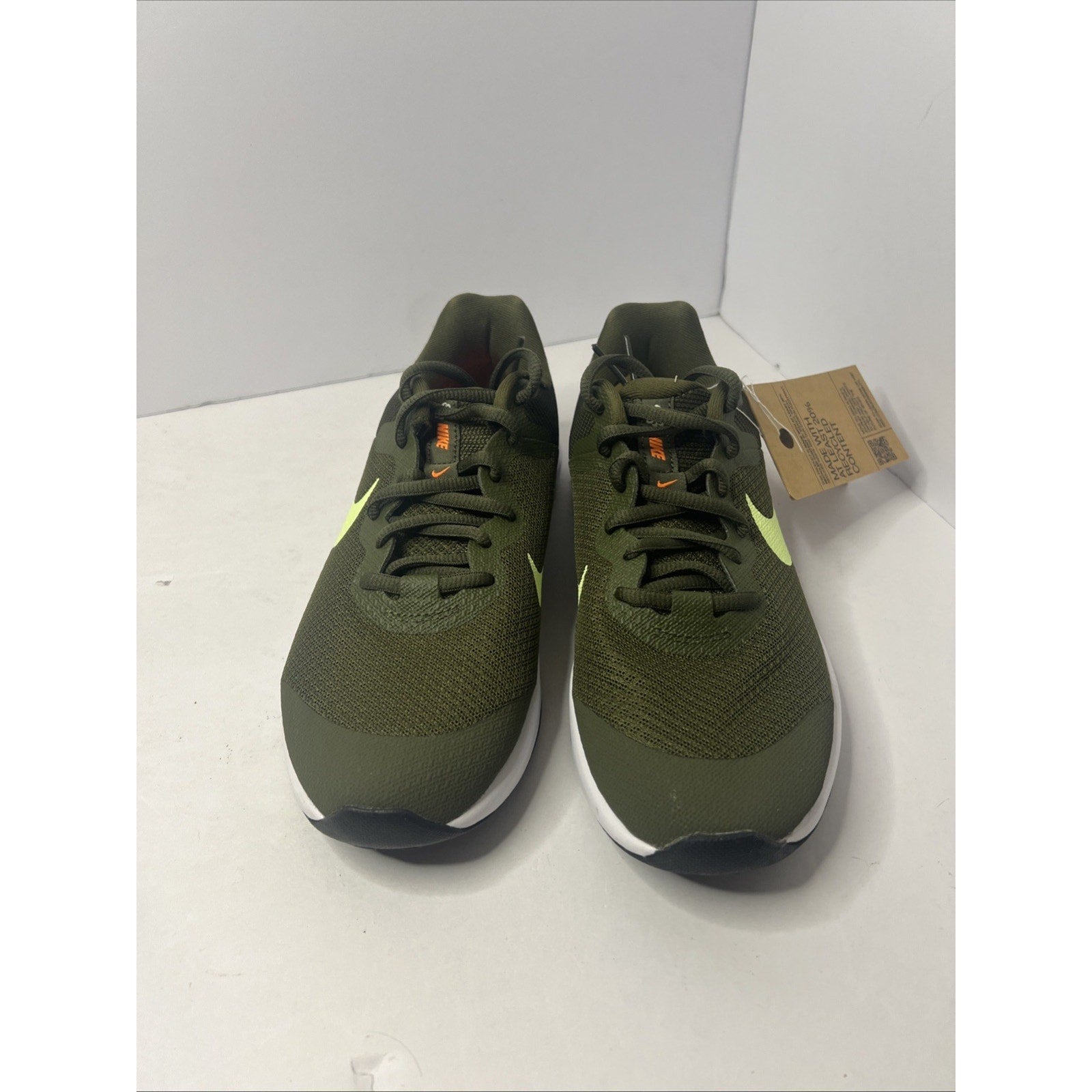 Size 6y - Nike Revolution