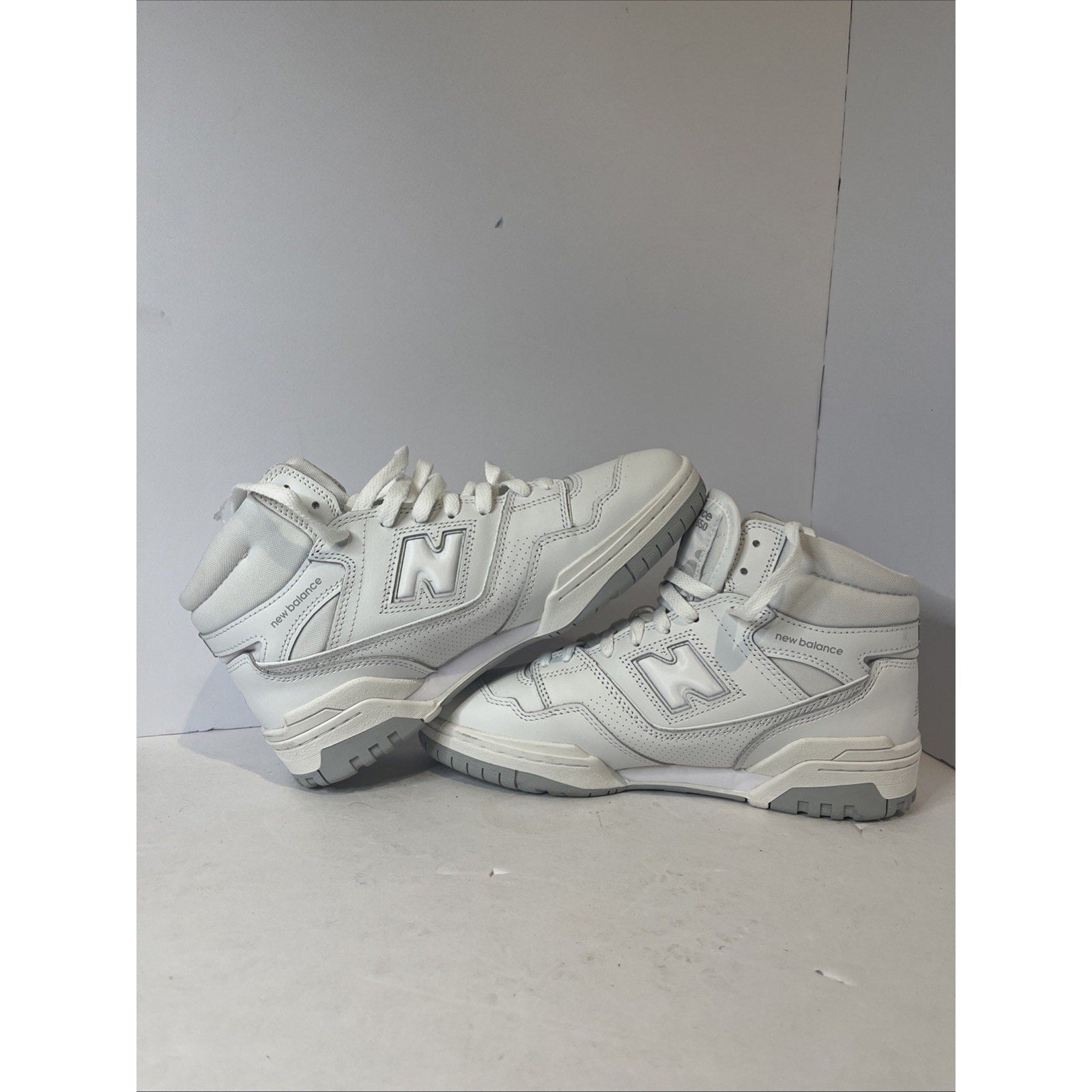 Size 8 Mens - New Balance 650 White