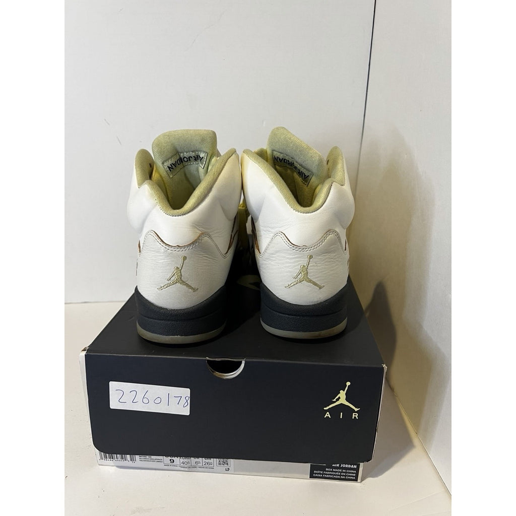 Size 9 Women - Nike Air Jordan 5