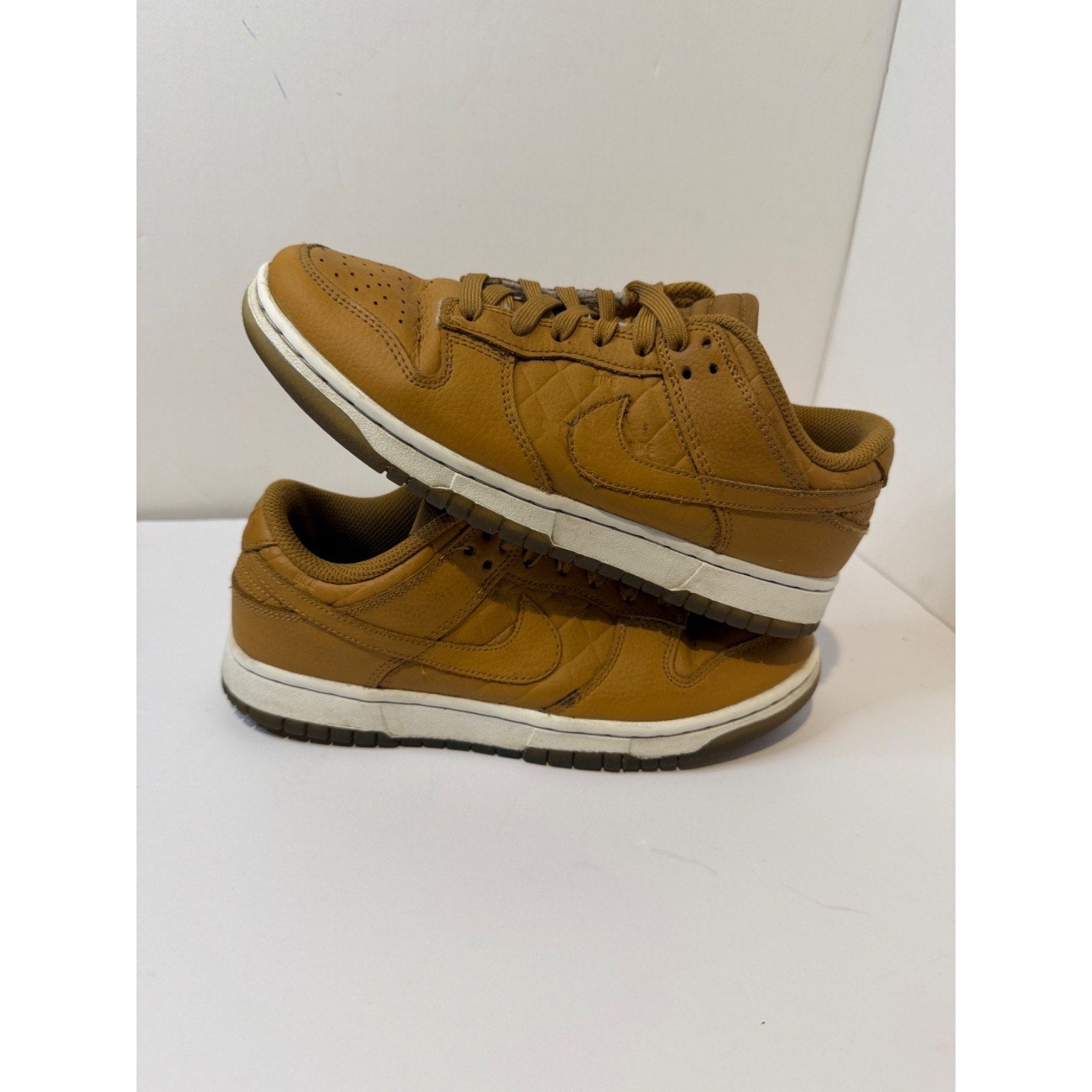 size 7.5 women - Dunk Low Tan