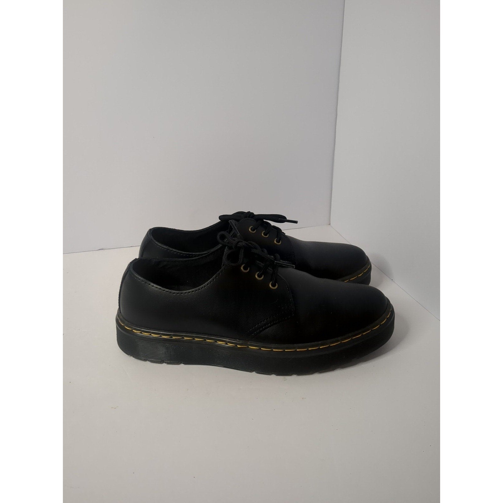 Size 7- Doc Martin Air Wait Low