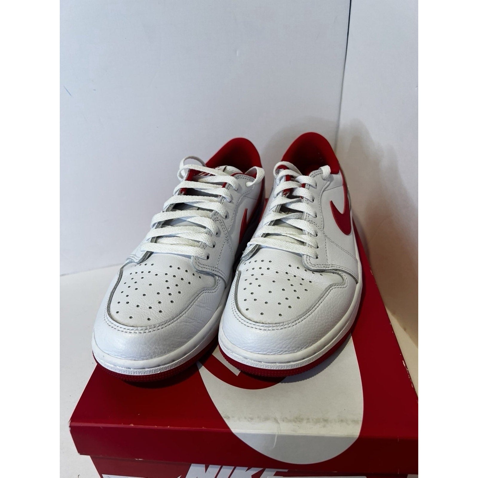 Size 9 M-Nike Air Jordan 1