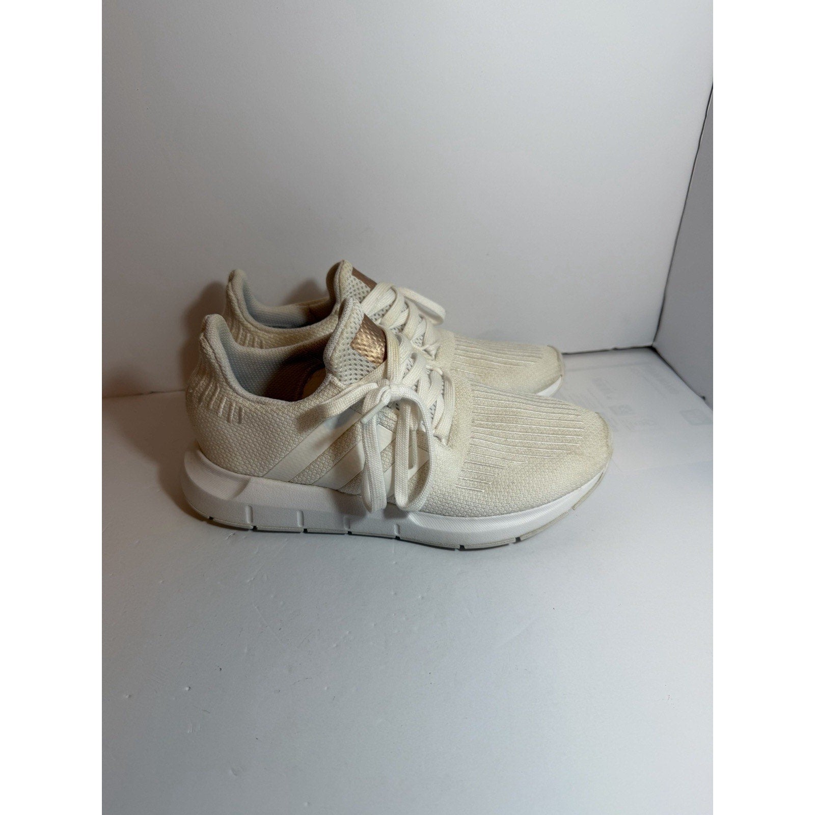 Size 7 women's - Adidas Swift Run White