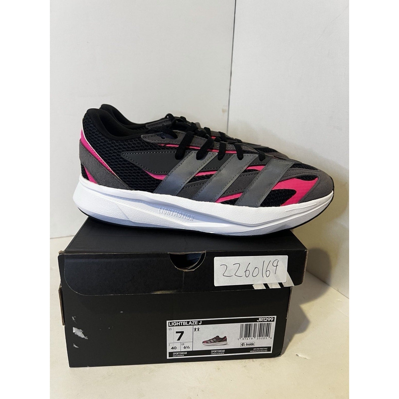 Size 7y-Adidas Lightblaze trainers
