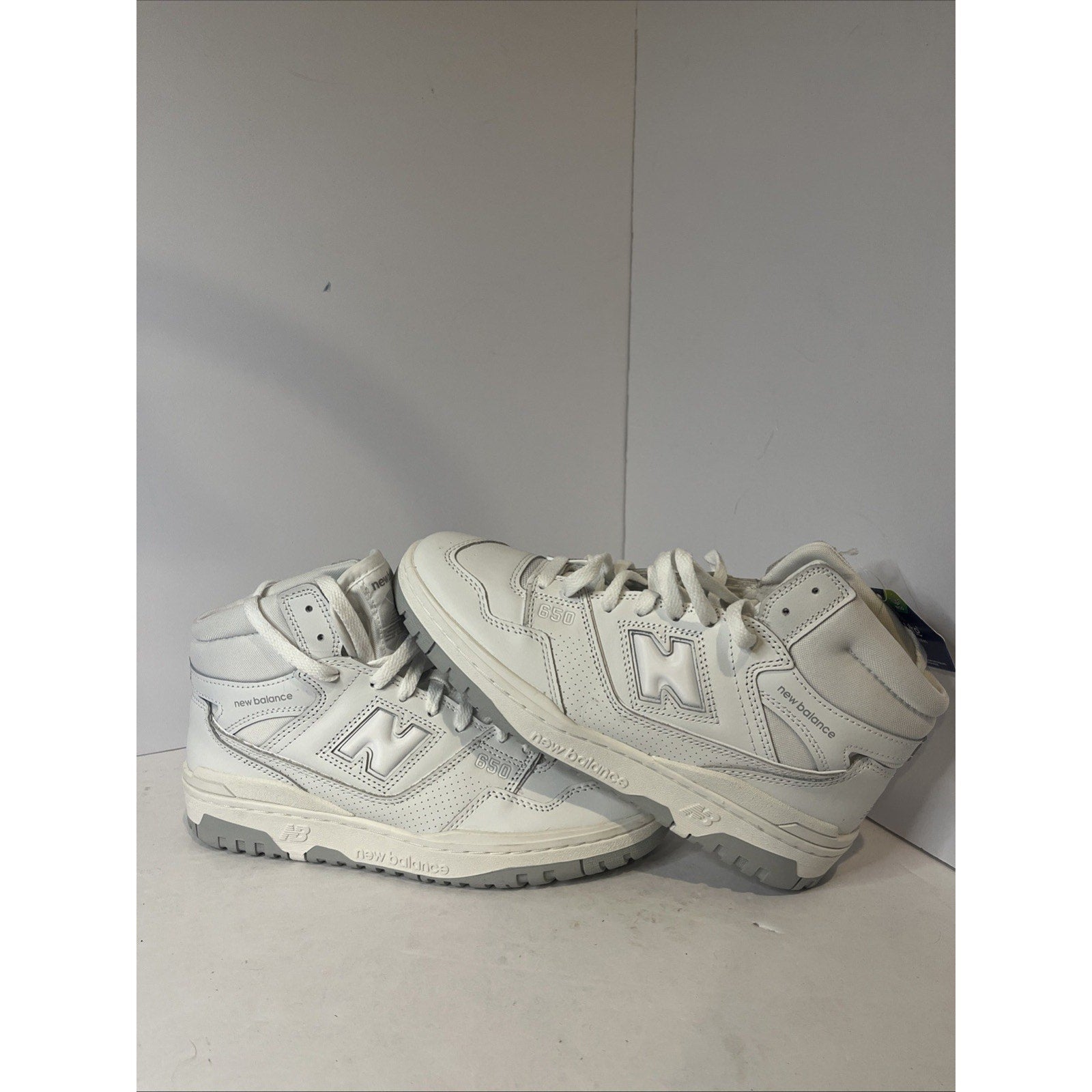 Size 8 Mens - New Balance 650 White