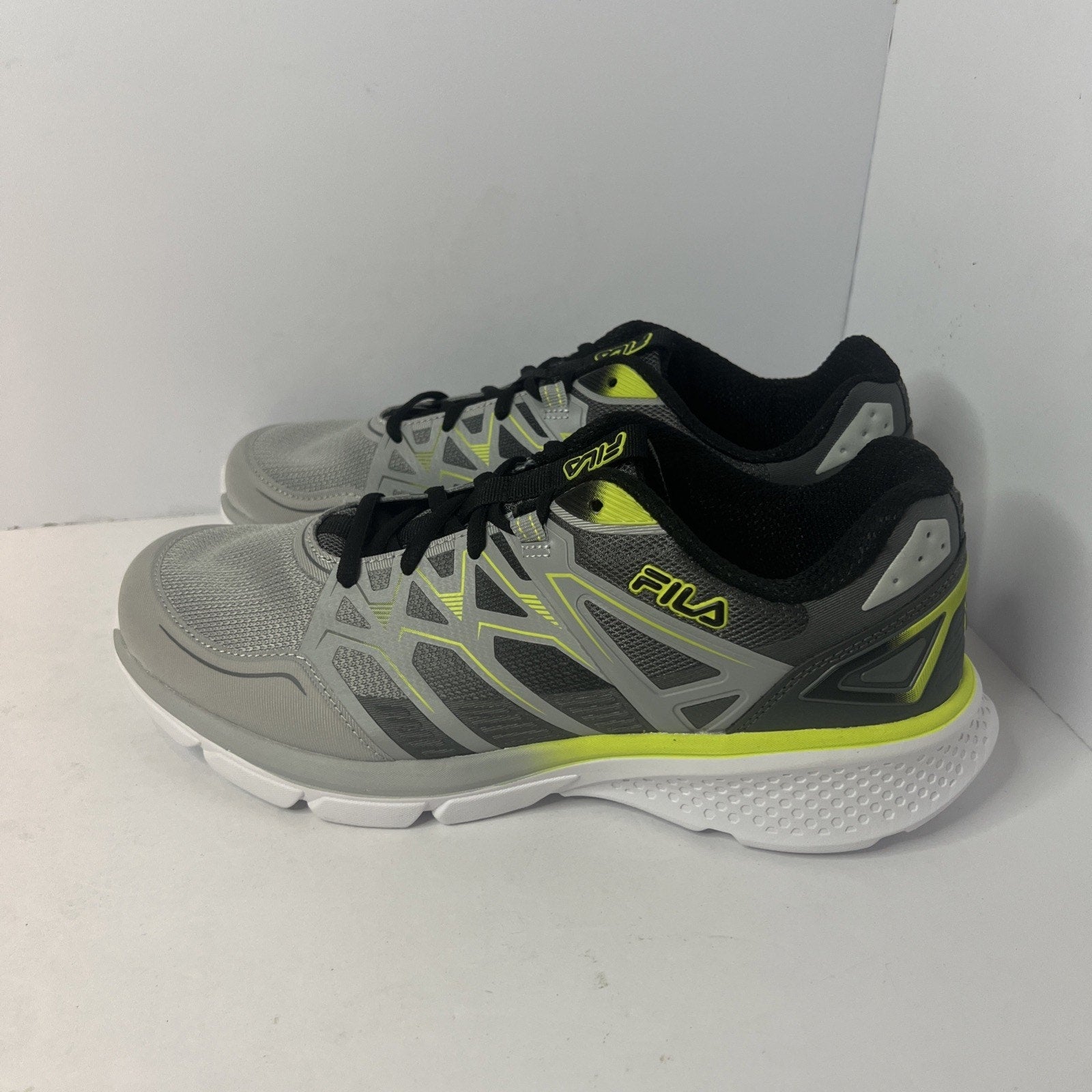 Size 10 - Fila Tennis Shoe