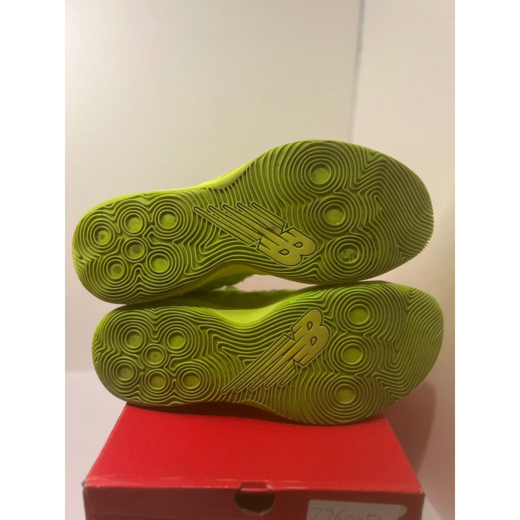 Size 14 - New Balance Two WXY V3 Pixel Green
