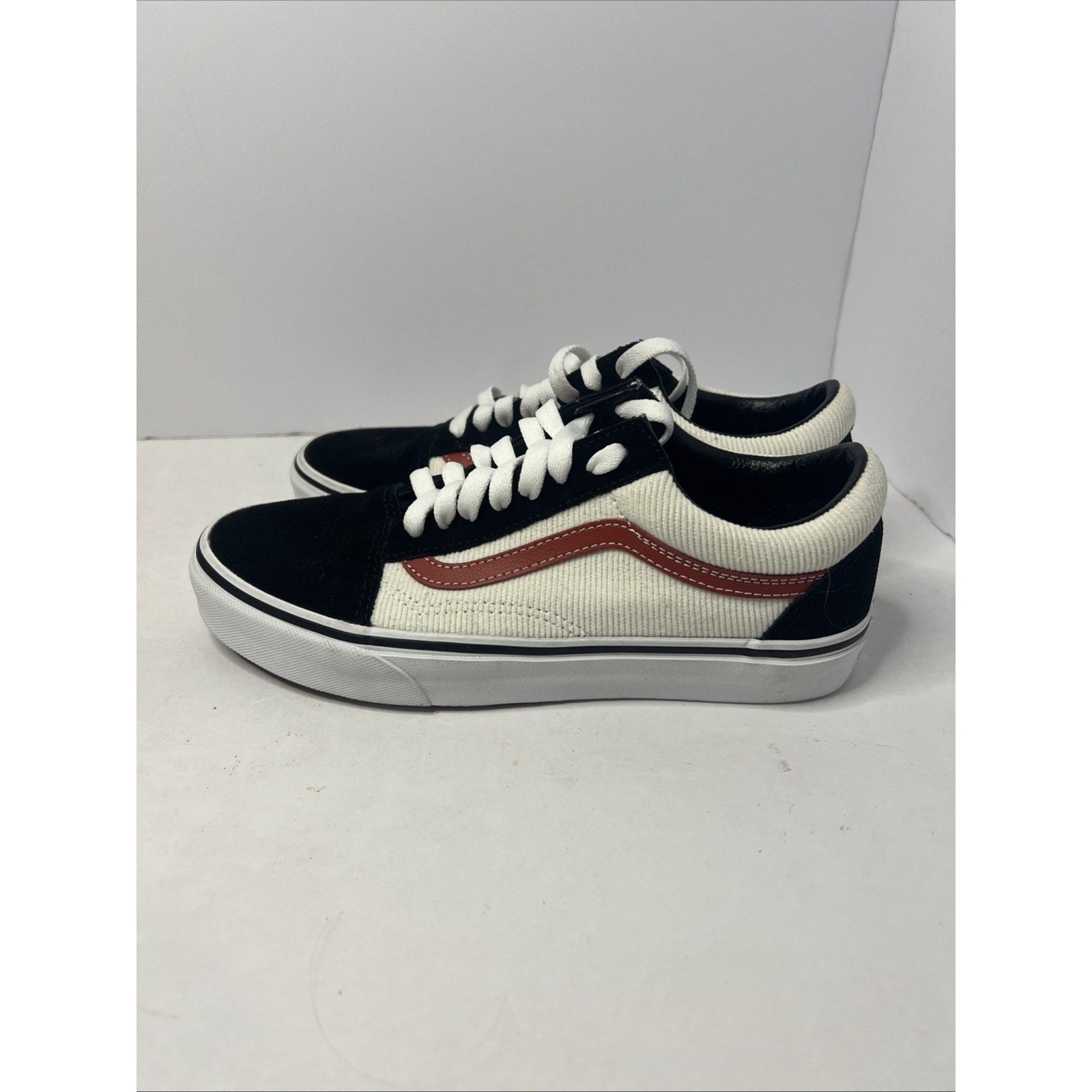 Size 6.5y - Vans White And Black Low