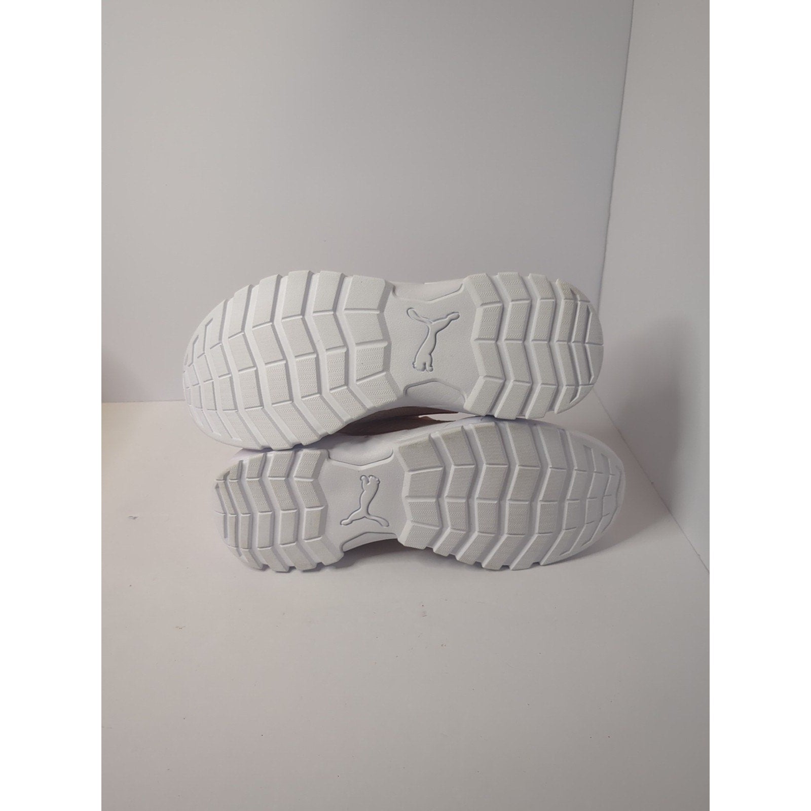 Size 8.5 women's - Puma Venus Knit Blush