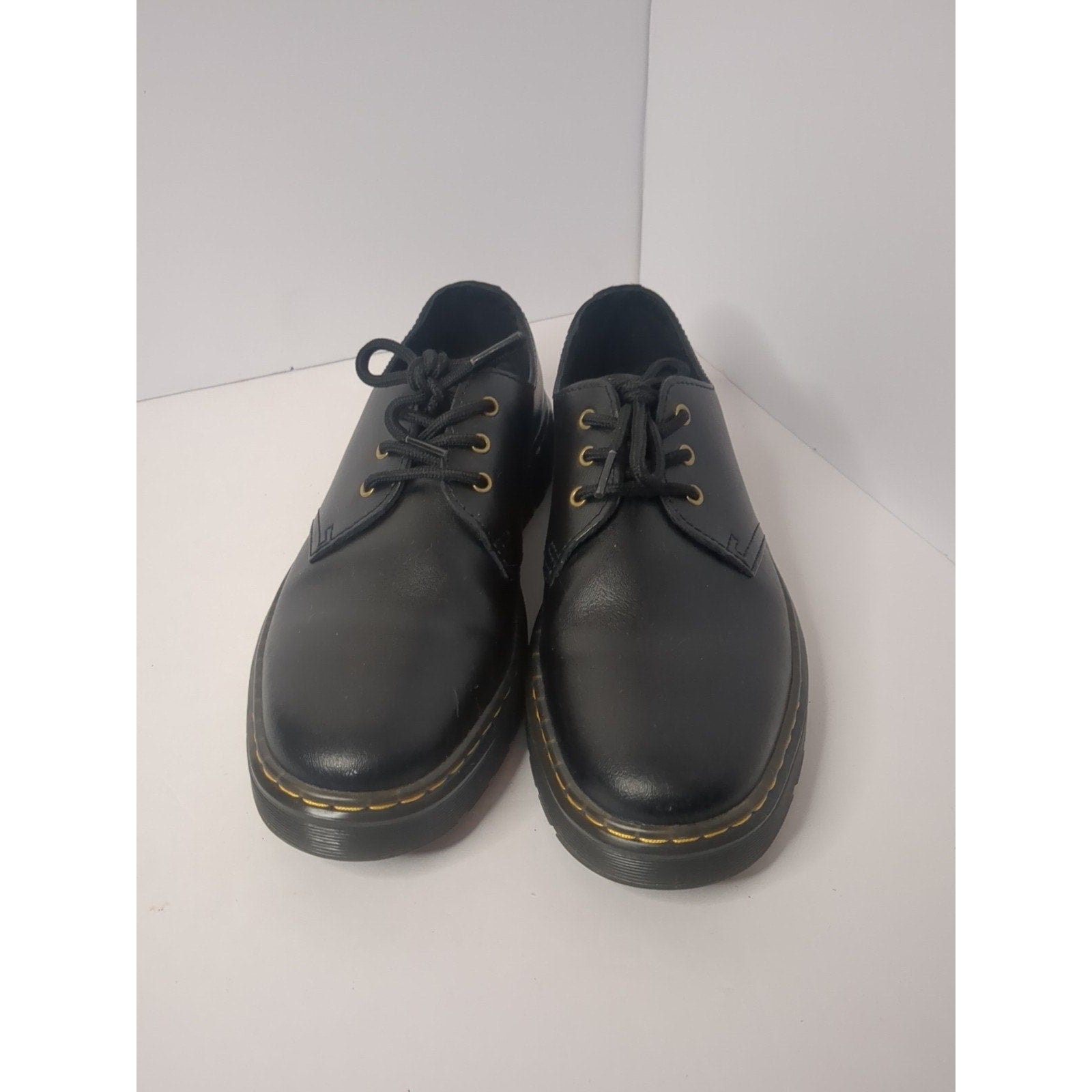 Size 7- Doc Martin Air Wait Low