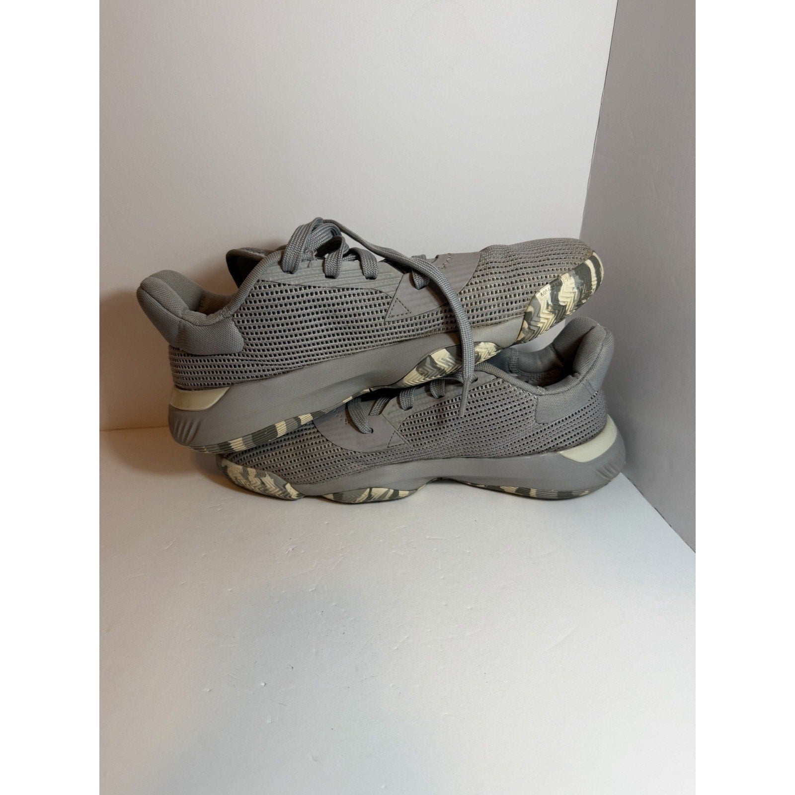 Size 9 - adidas pro bounce 2019 low grey