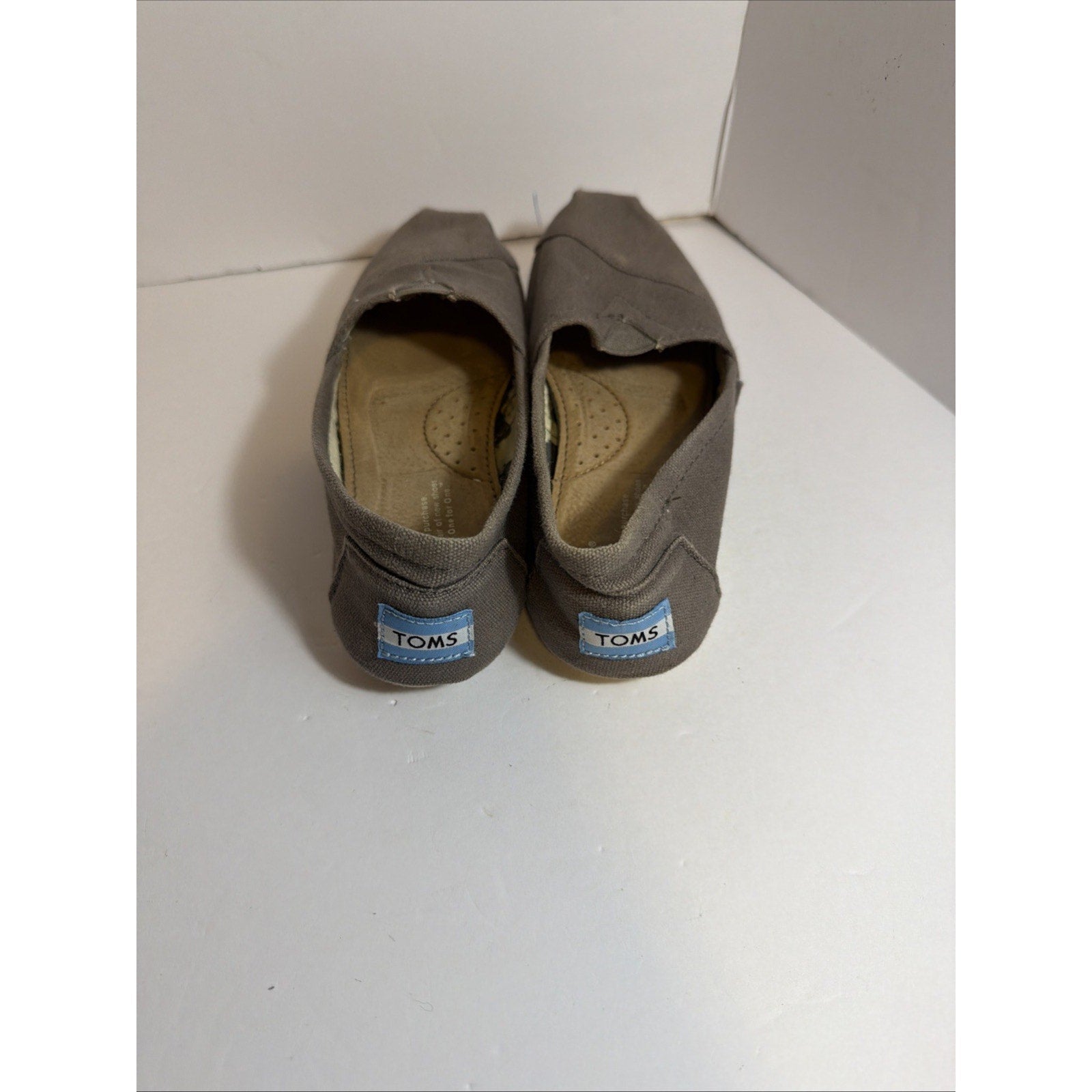 Size 6 Women’s - Toms