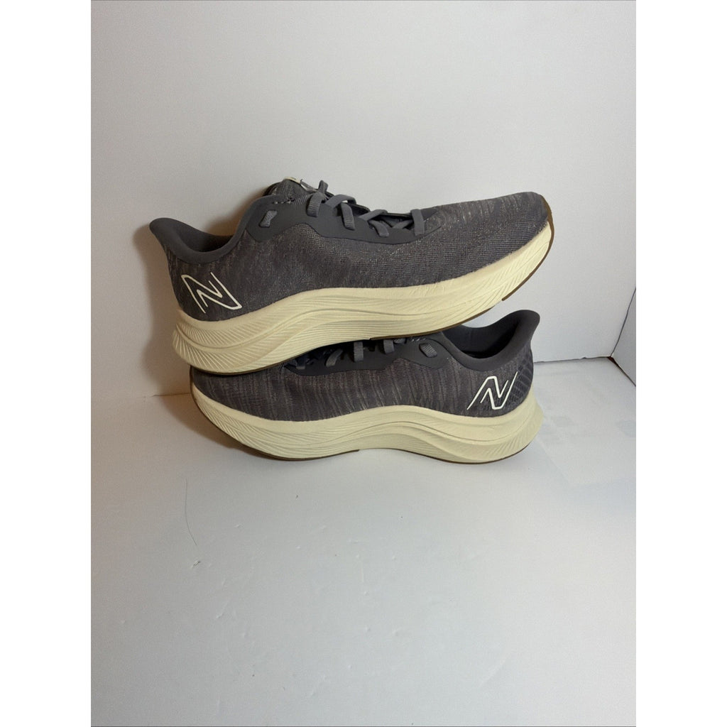 Size 5y - New Balance Fuel Cell