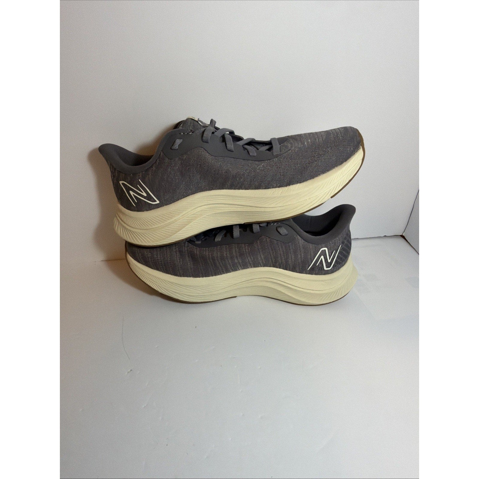 Size 5y - New Balance Fuel Cell