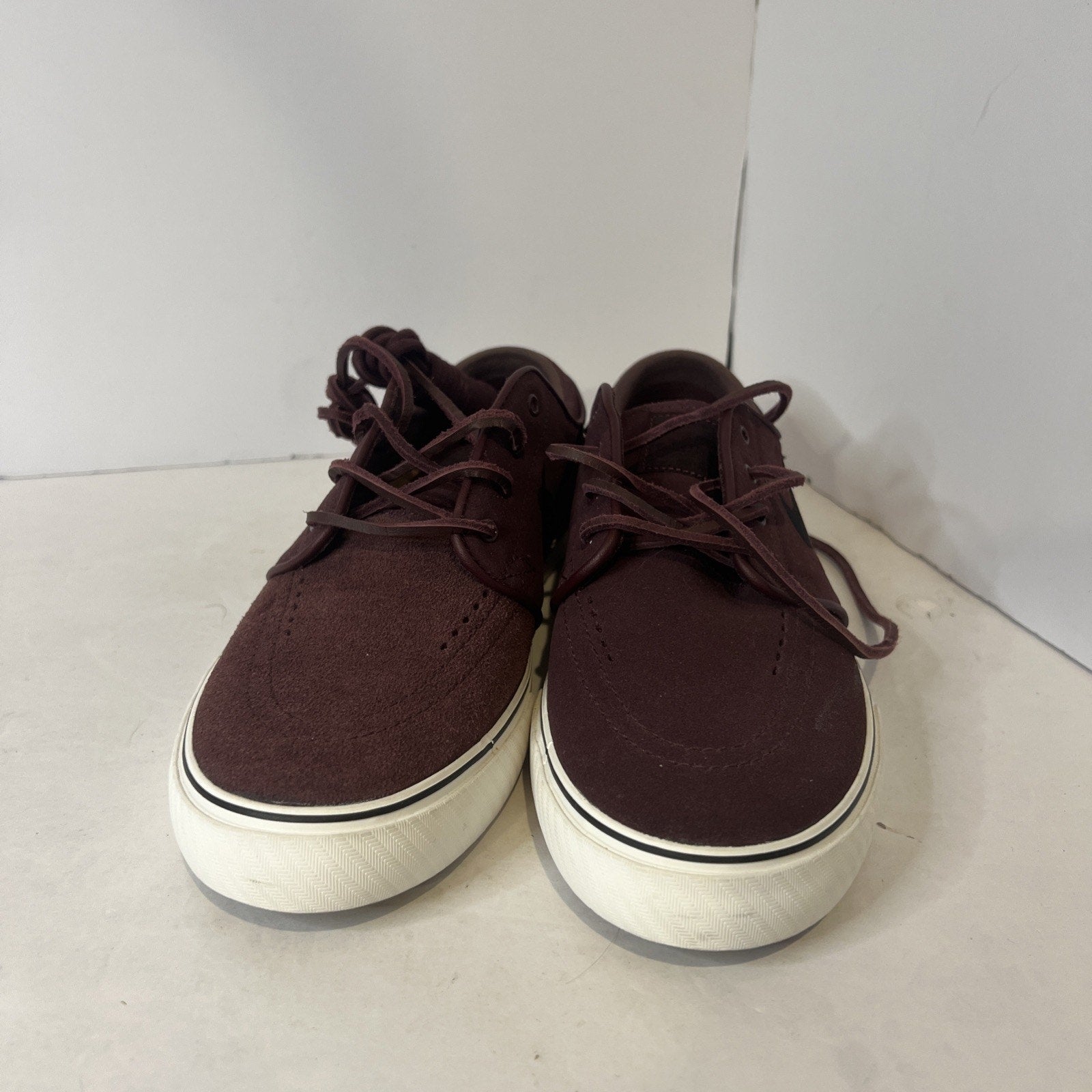 Size 7Y - Nike SB Janoski Wine