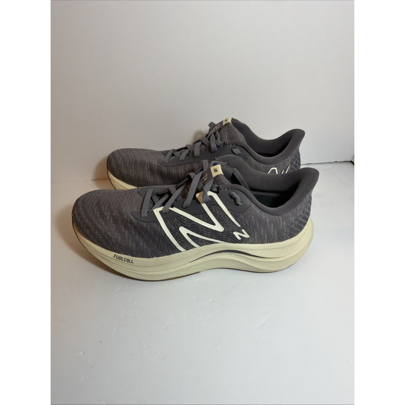 Size 5y - New Balance Fuel Cell