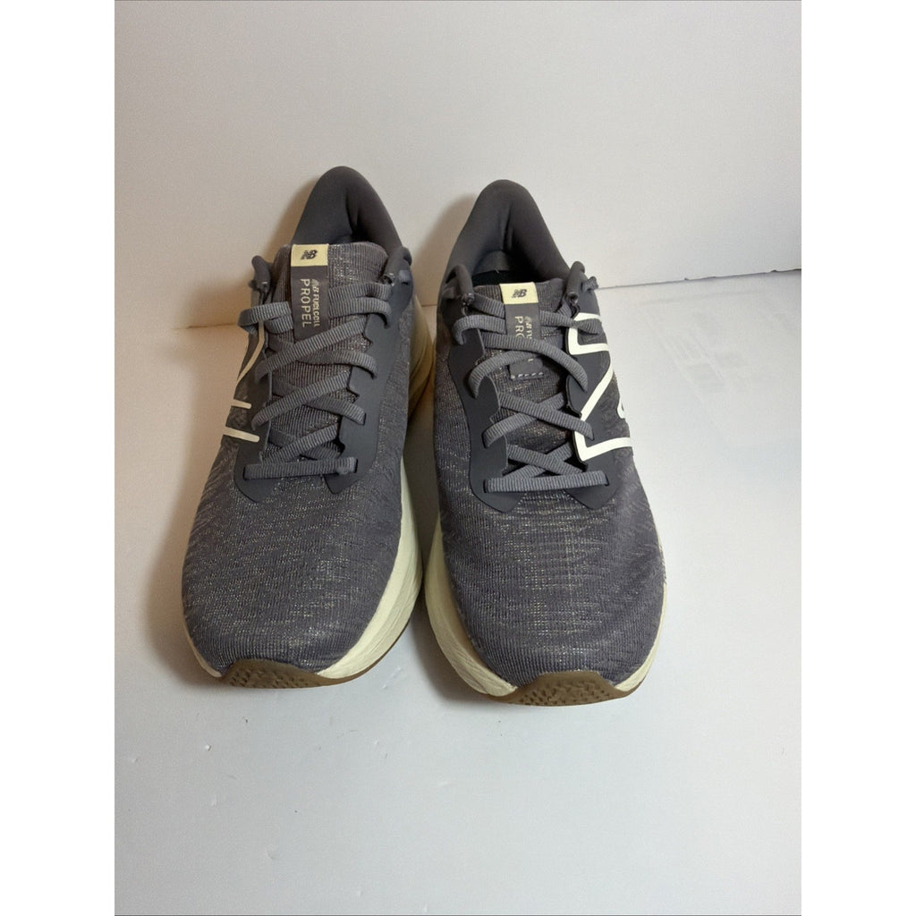 Size 5y - New Balance Fuel Cell