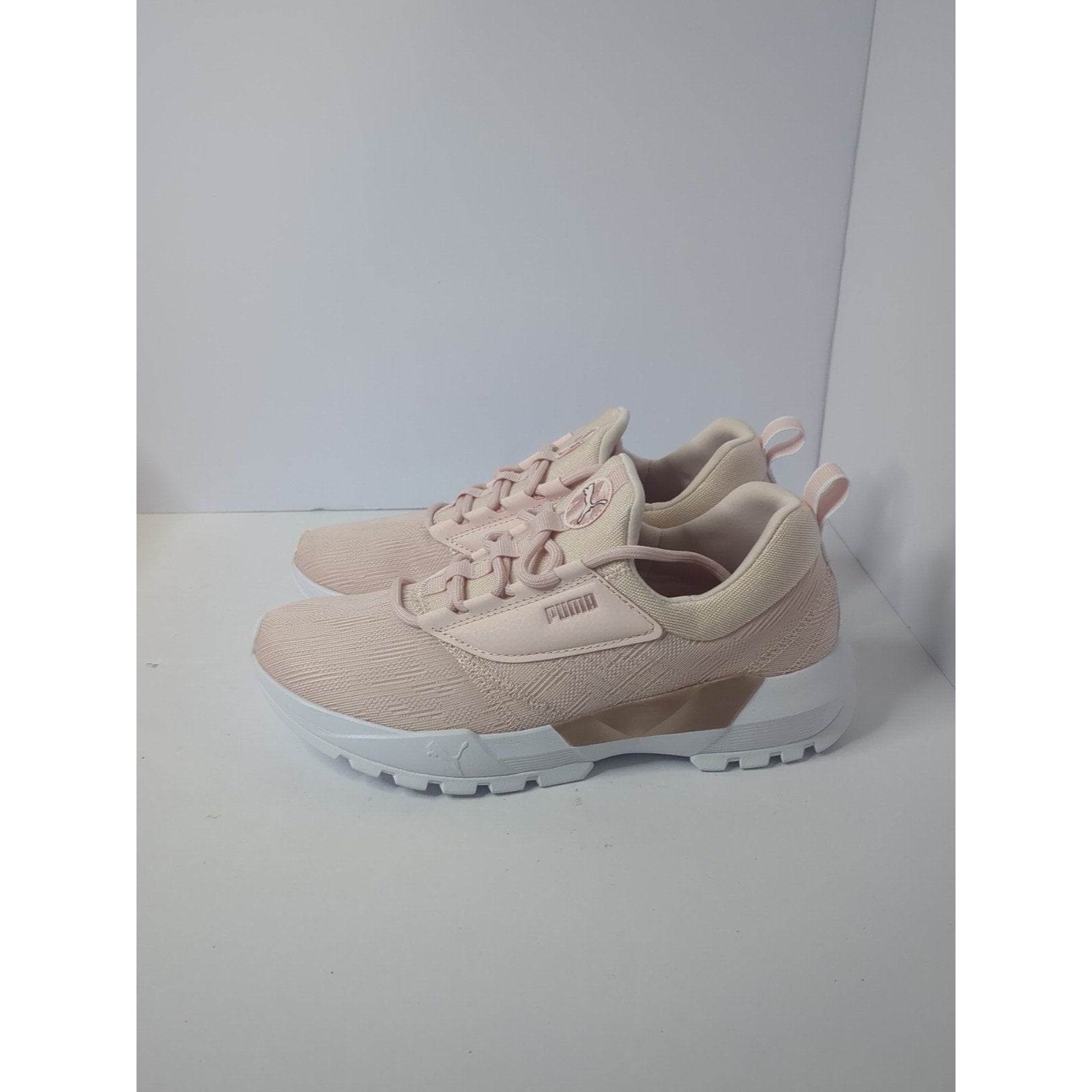 Size 8.5 women's - Puma Venus Knit Blush