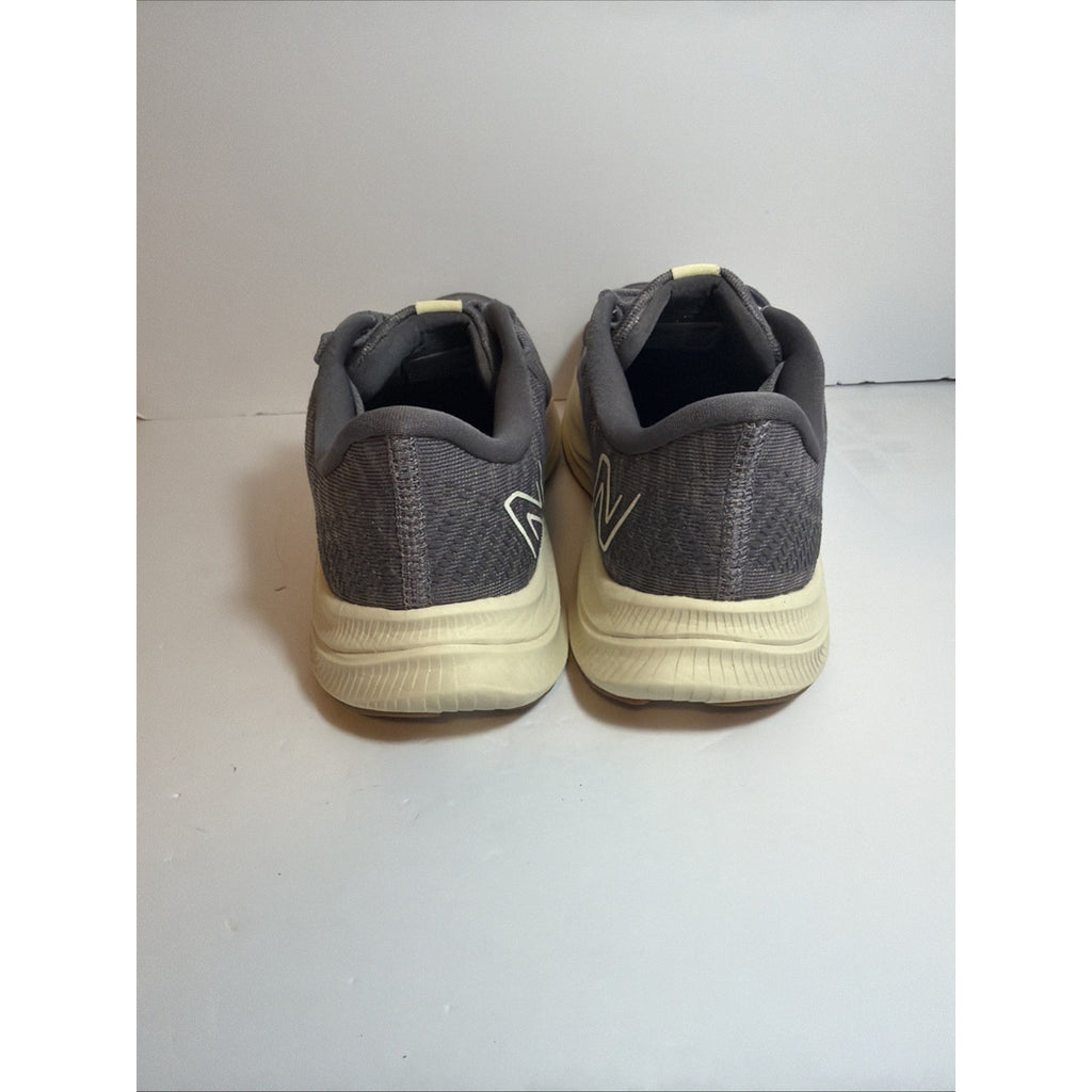 Size 5y - New Balance Fuel Cell