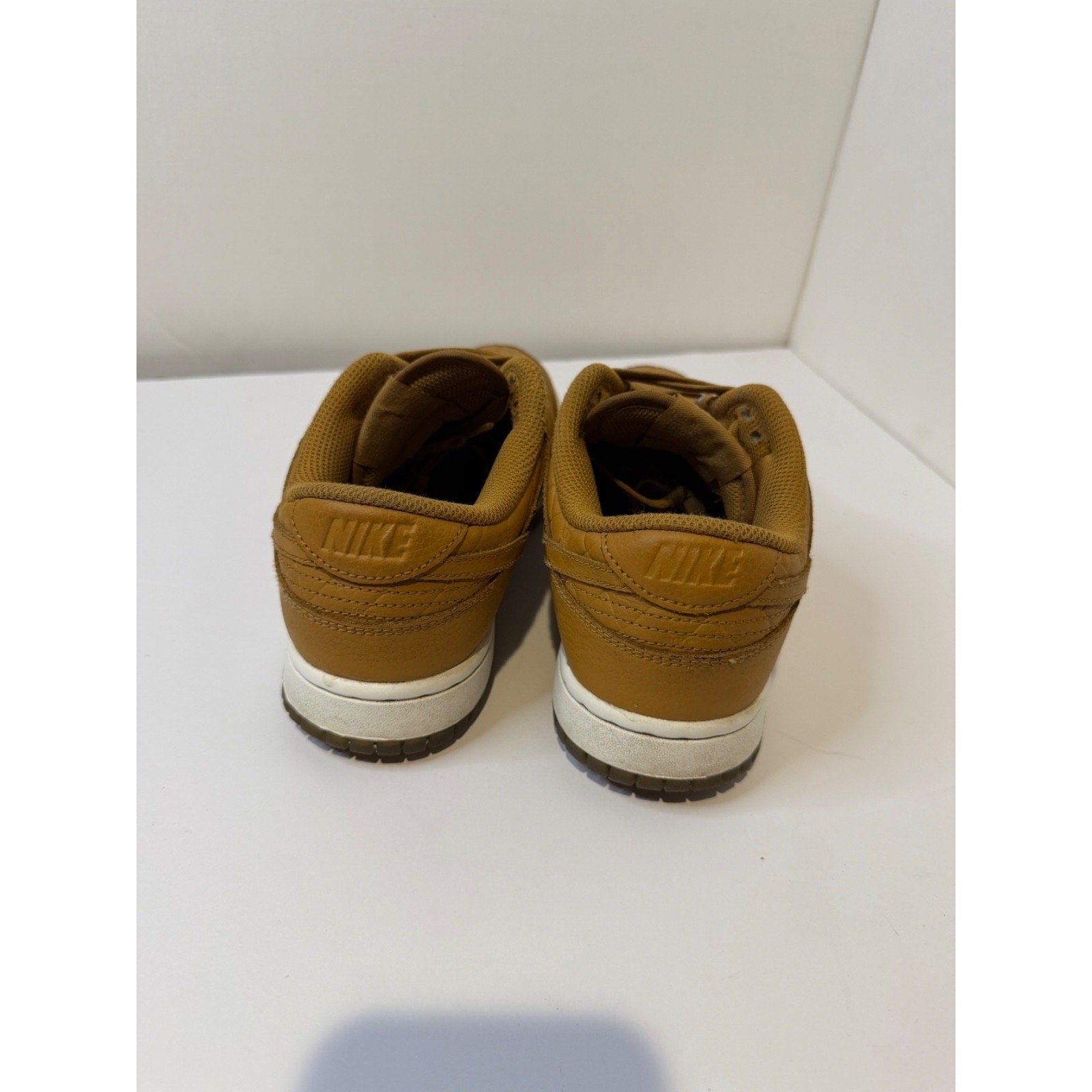 size 7.5 women - Dunk Low Tan