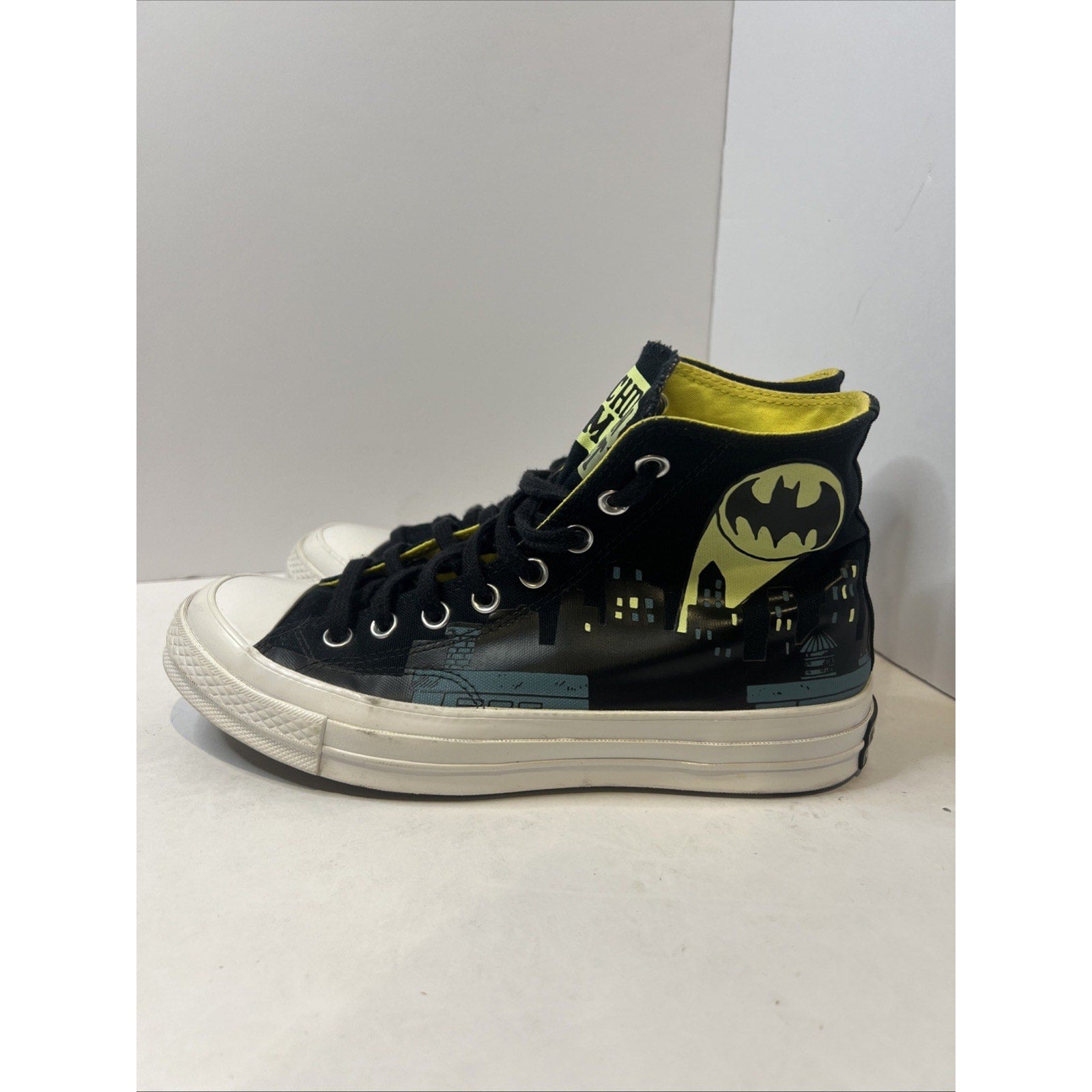 Size 7.5y - Chinatown Market Batman Converse