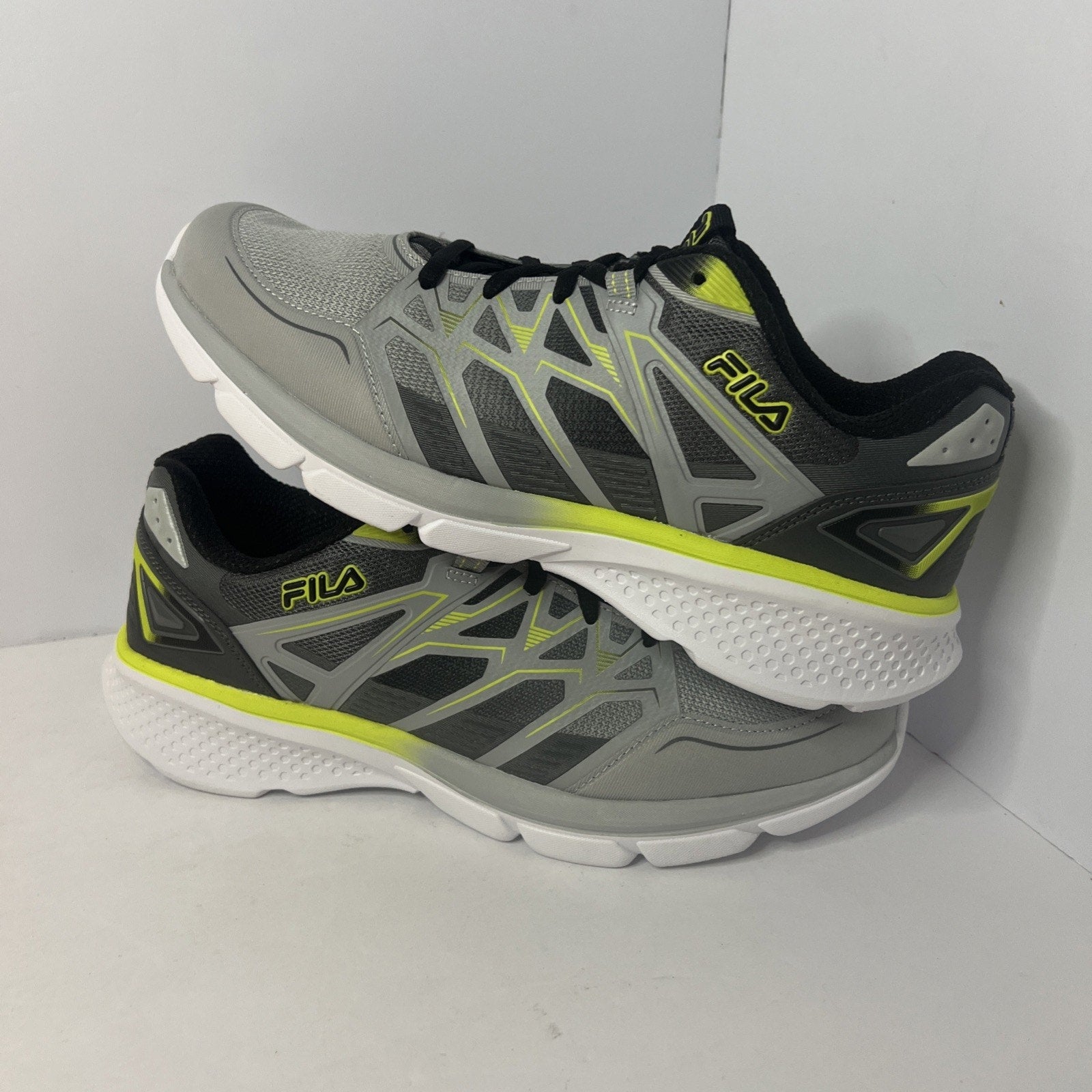 Size 10 - Fila Tennis Shoe