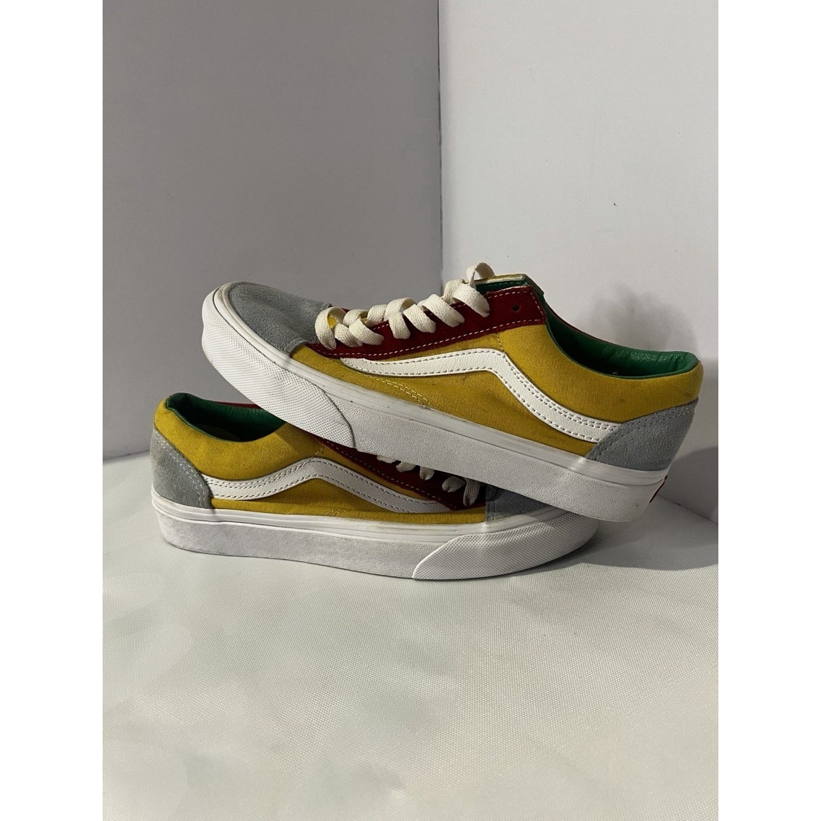 Size 6.5y- Vans Old Skool Yacht Club