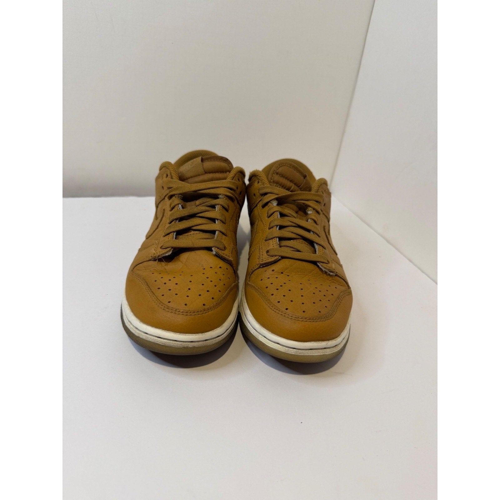 size 7.5 women - Dunk Low Tan