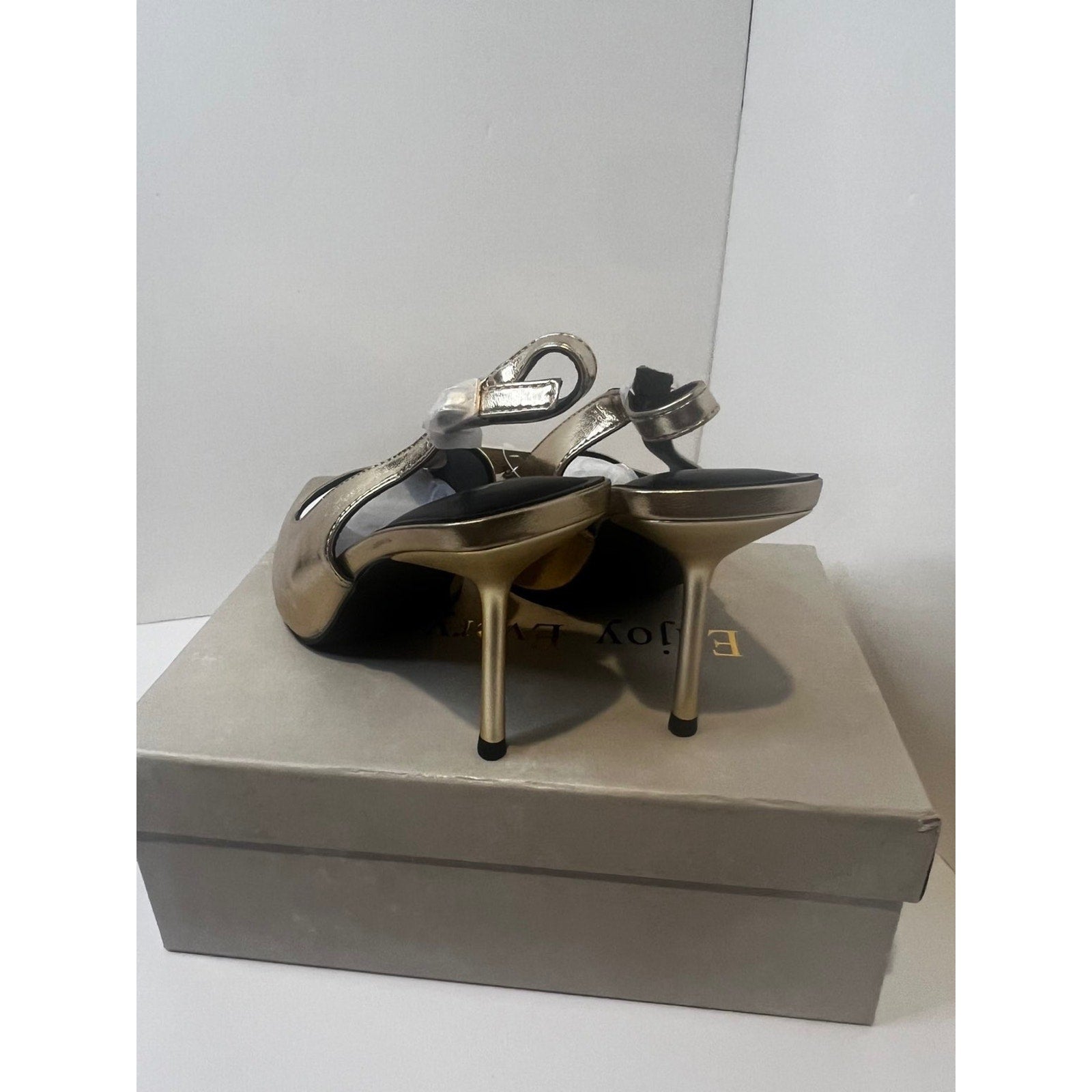 Size 8 Women- Ribong high heels