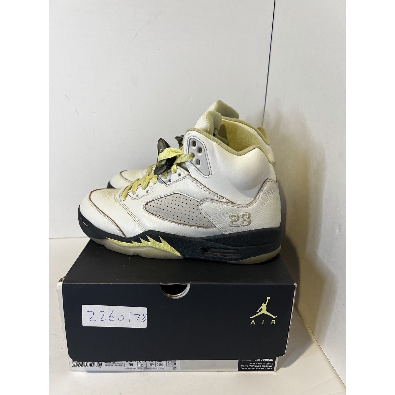 Size 9 Women - Nike Air Jordan 5