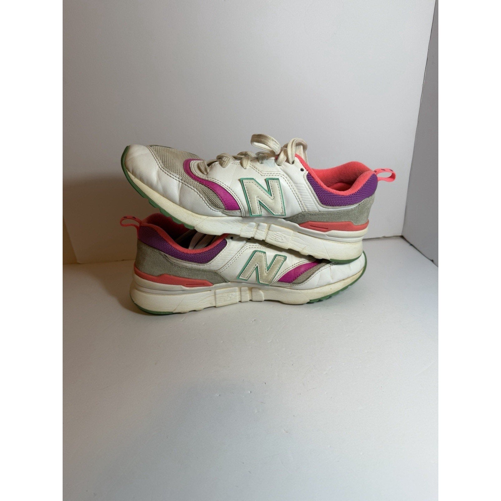 size 9 womens - new balance