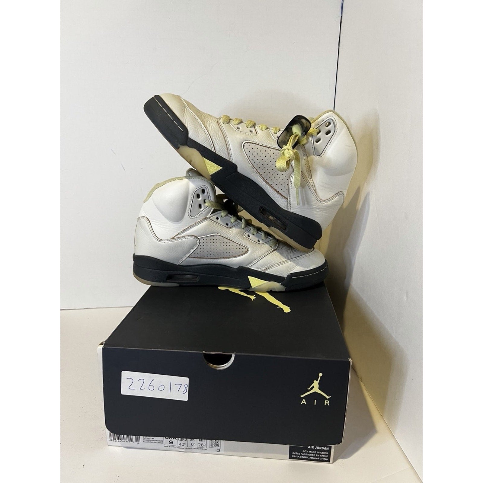 Size 9 Women - Nike Air Jordan 5