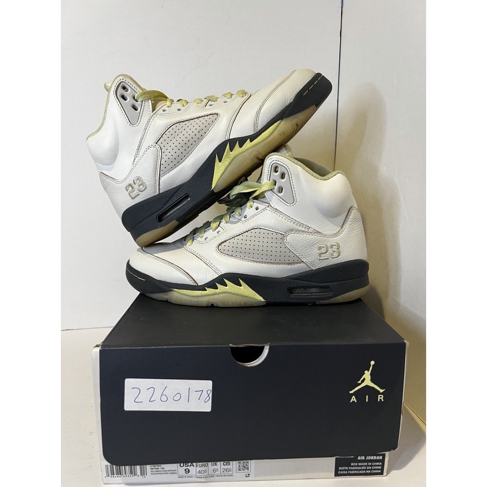 Size 9 Women - Nike Air Jordan 5