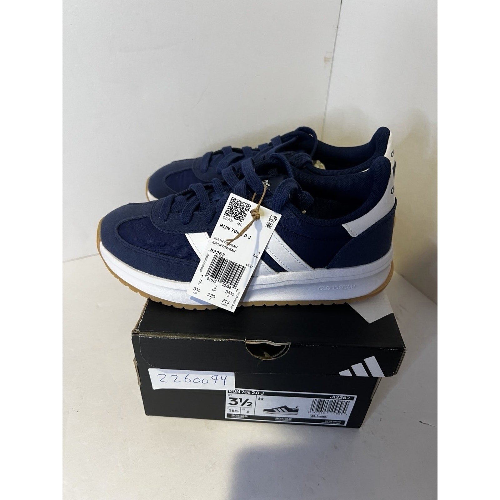 Size 3.5y - Adidas Run 70s 2.0