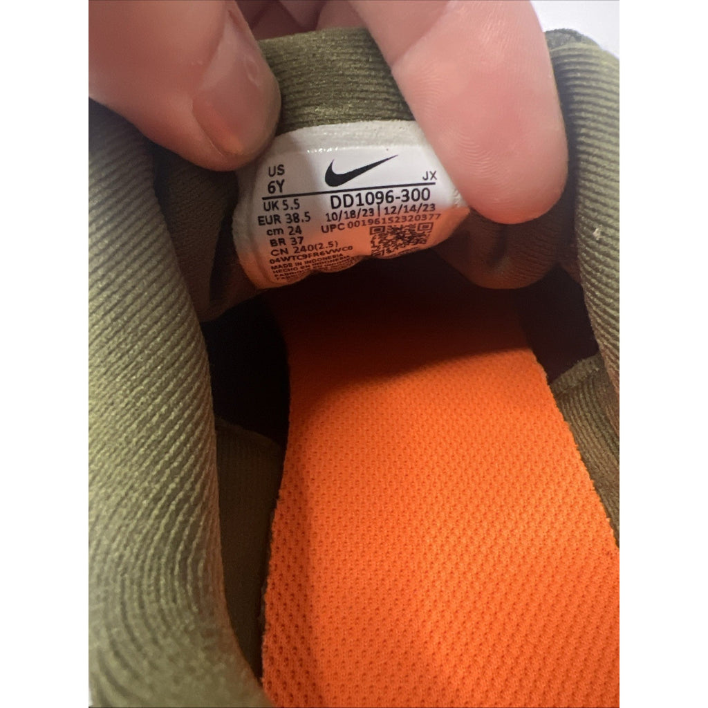 Size 6y - Nike Revolution