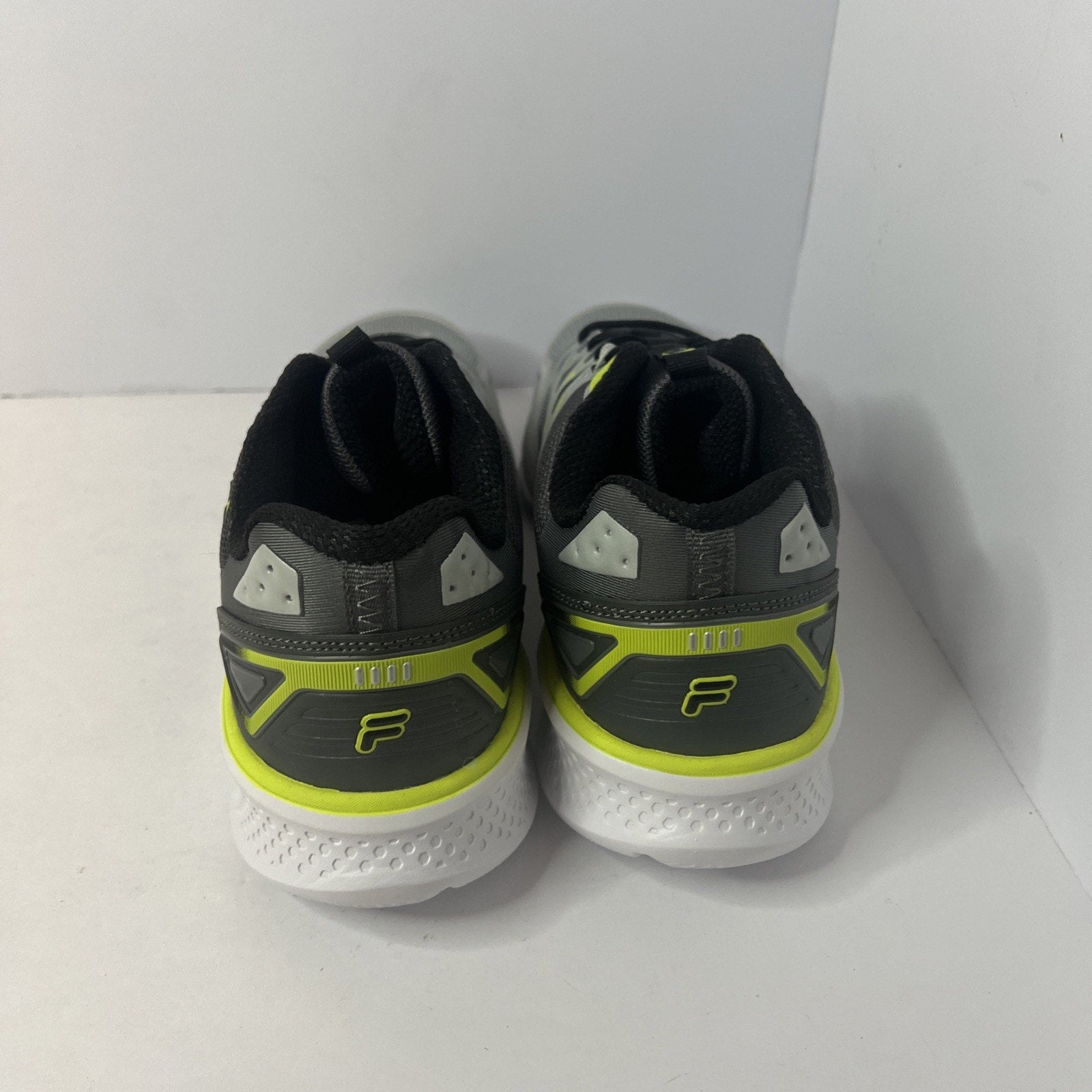 Size 10 - Fila Tennis Shoe