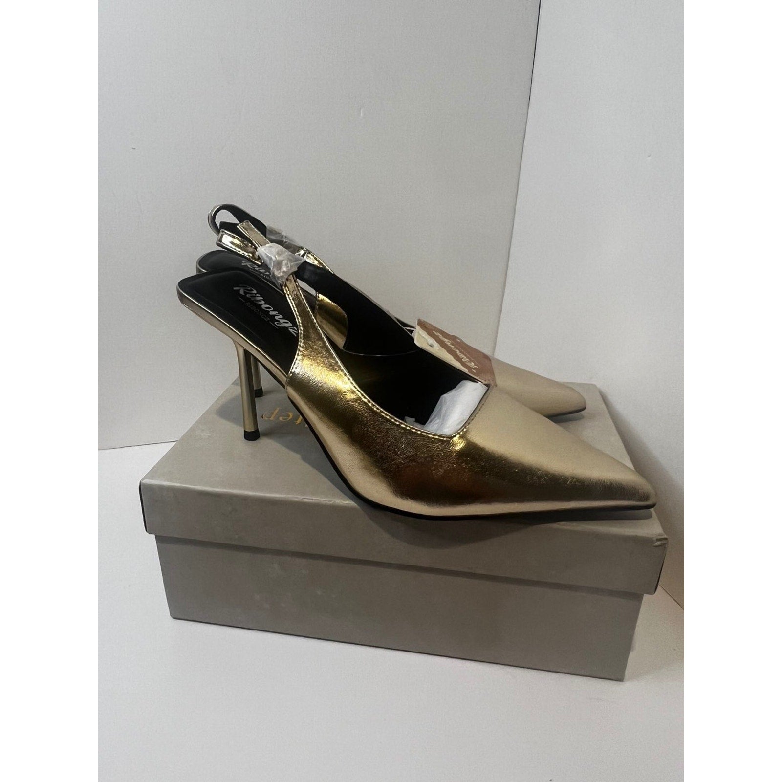 Size 8 Women- Ribong high heels