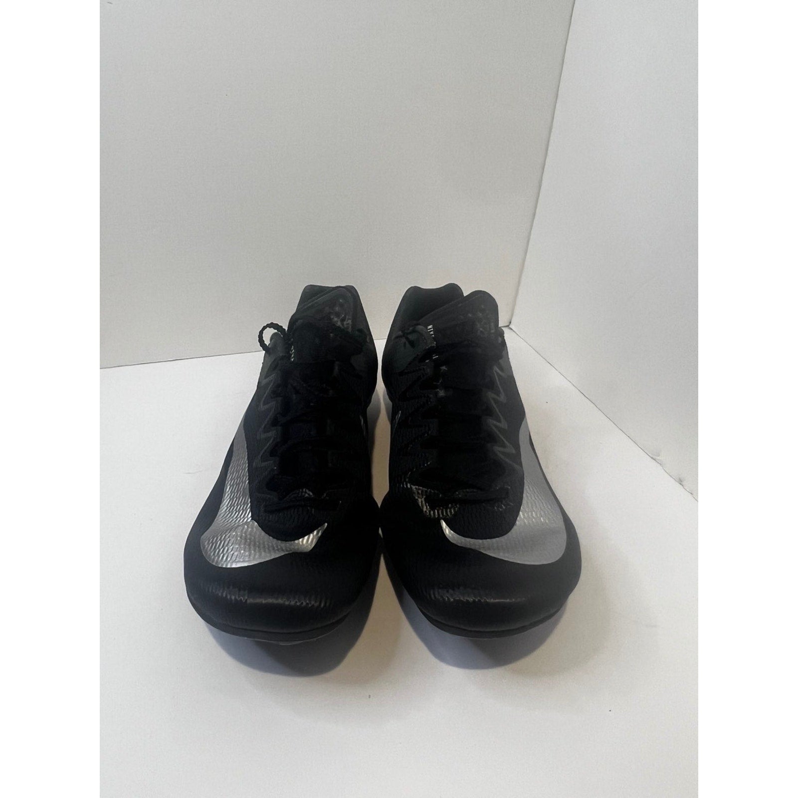 Size 9.5 Mens- Nike track shoes