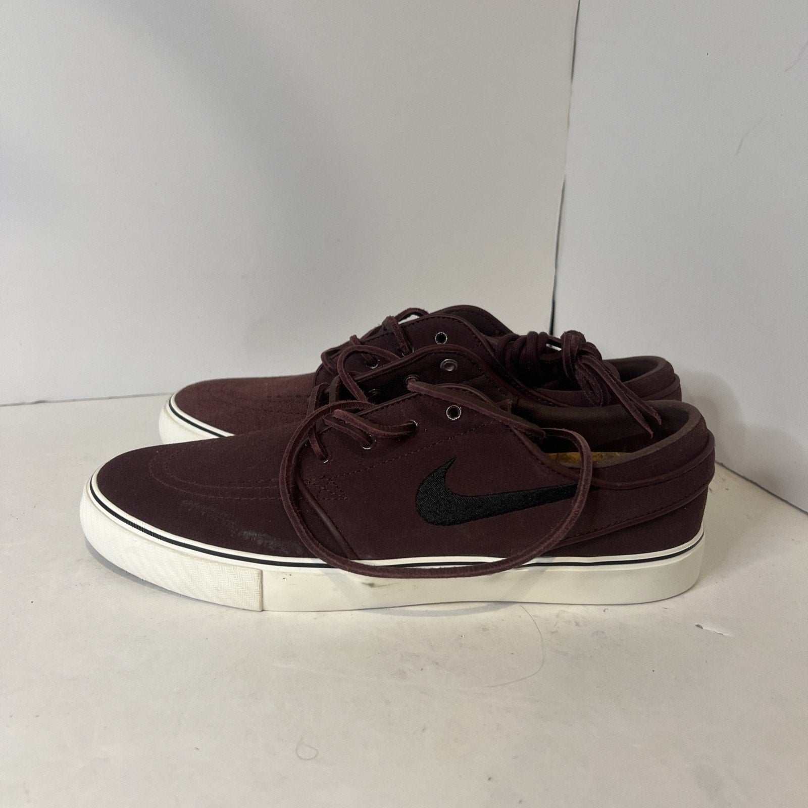 Size 7Y - Nike SB Janoski Wine