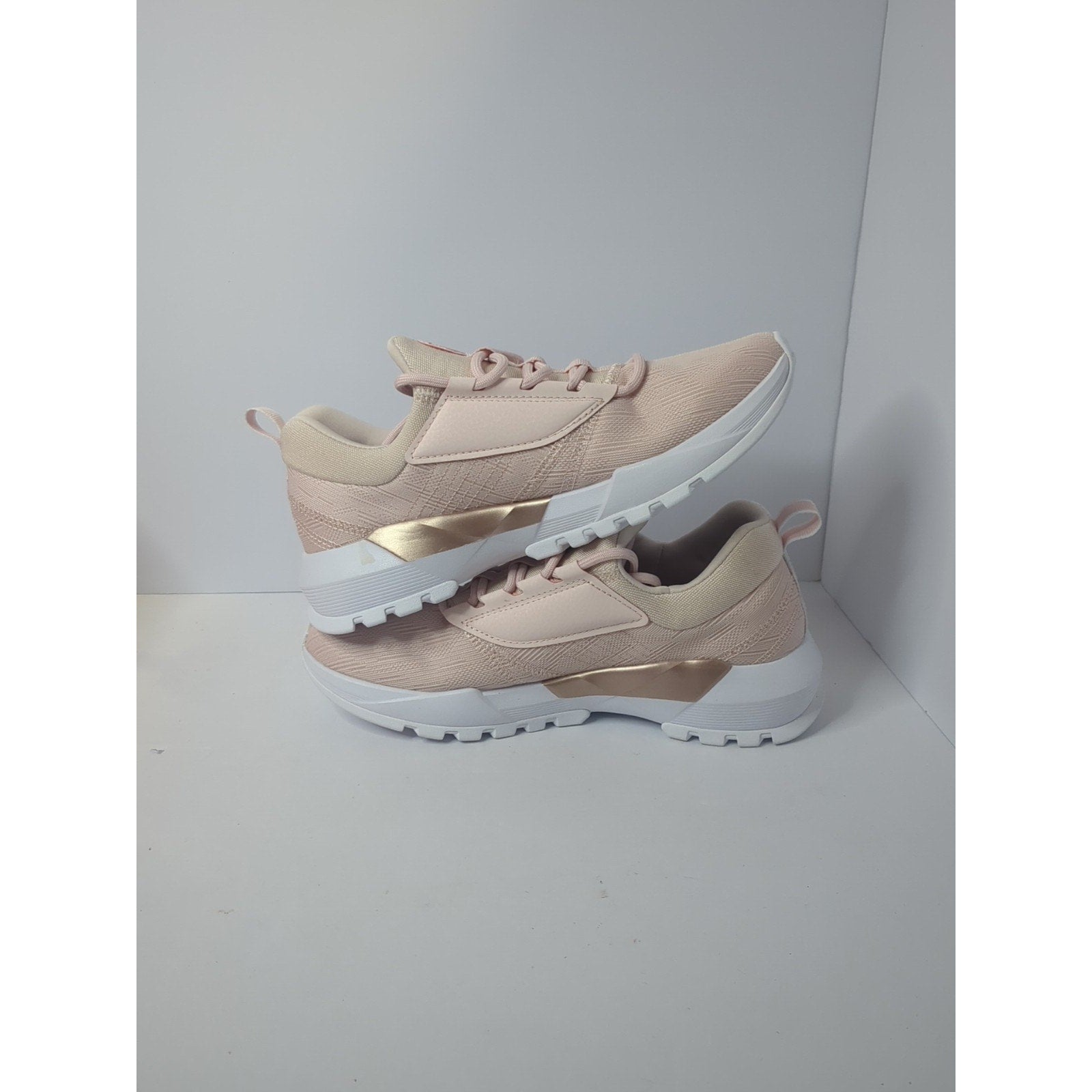 Size 8.5 women's - Puma Venus Knit Blush