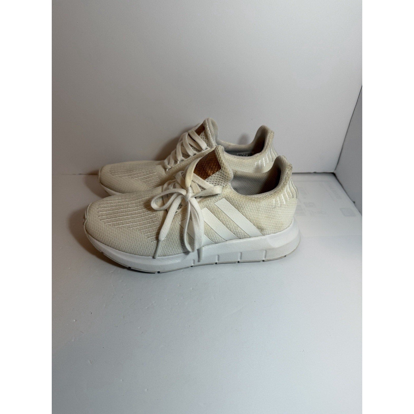 Size 7 women's - Adidas Swift Run White