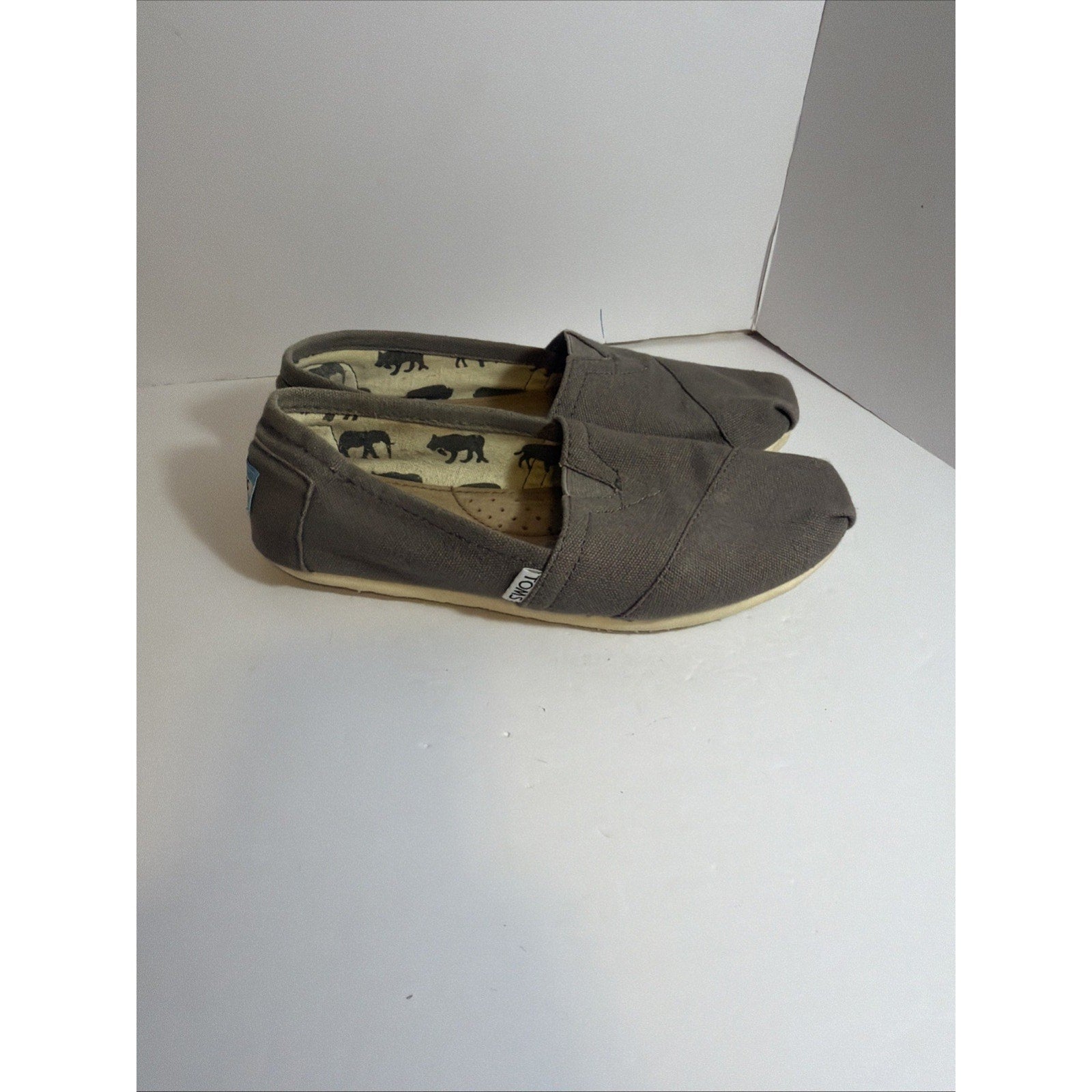 Size 6 Women’s - Toms